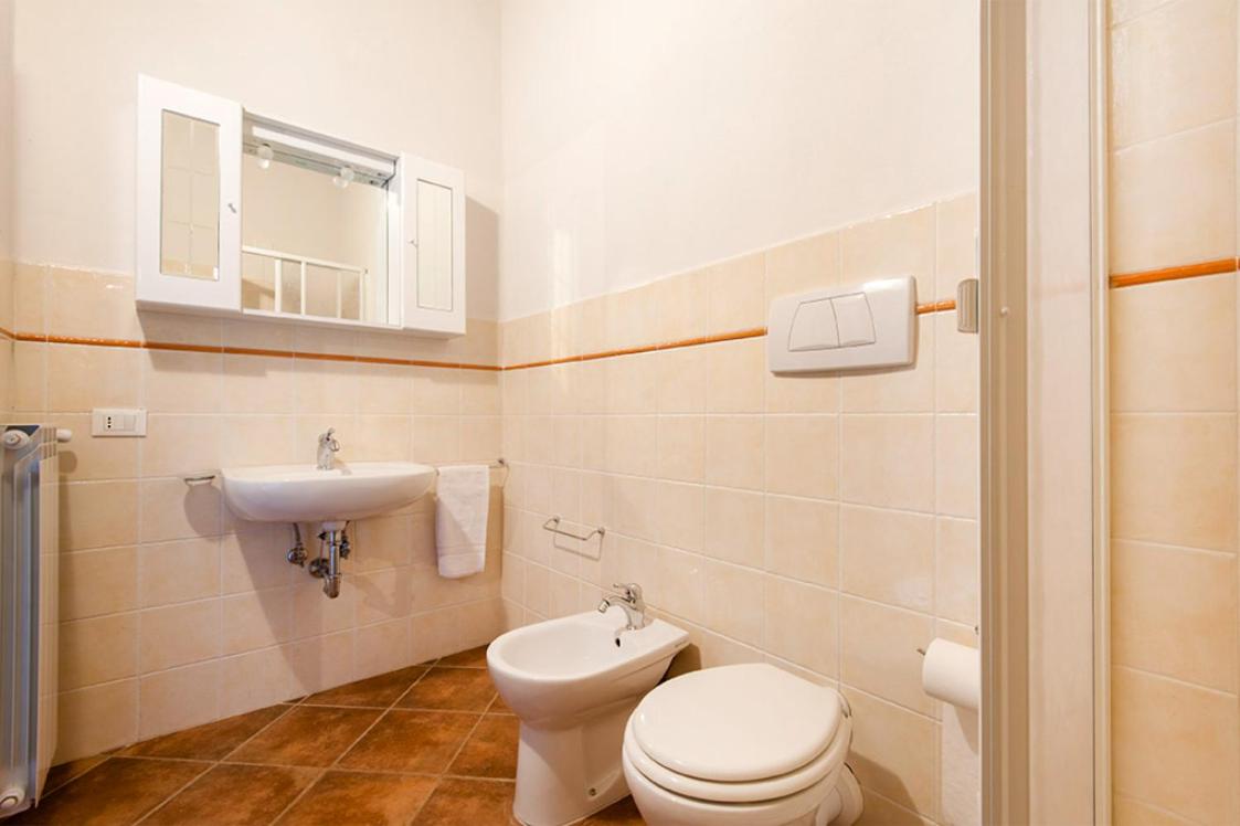 Three-Bedroom Apartment with Lake View photo 3