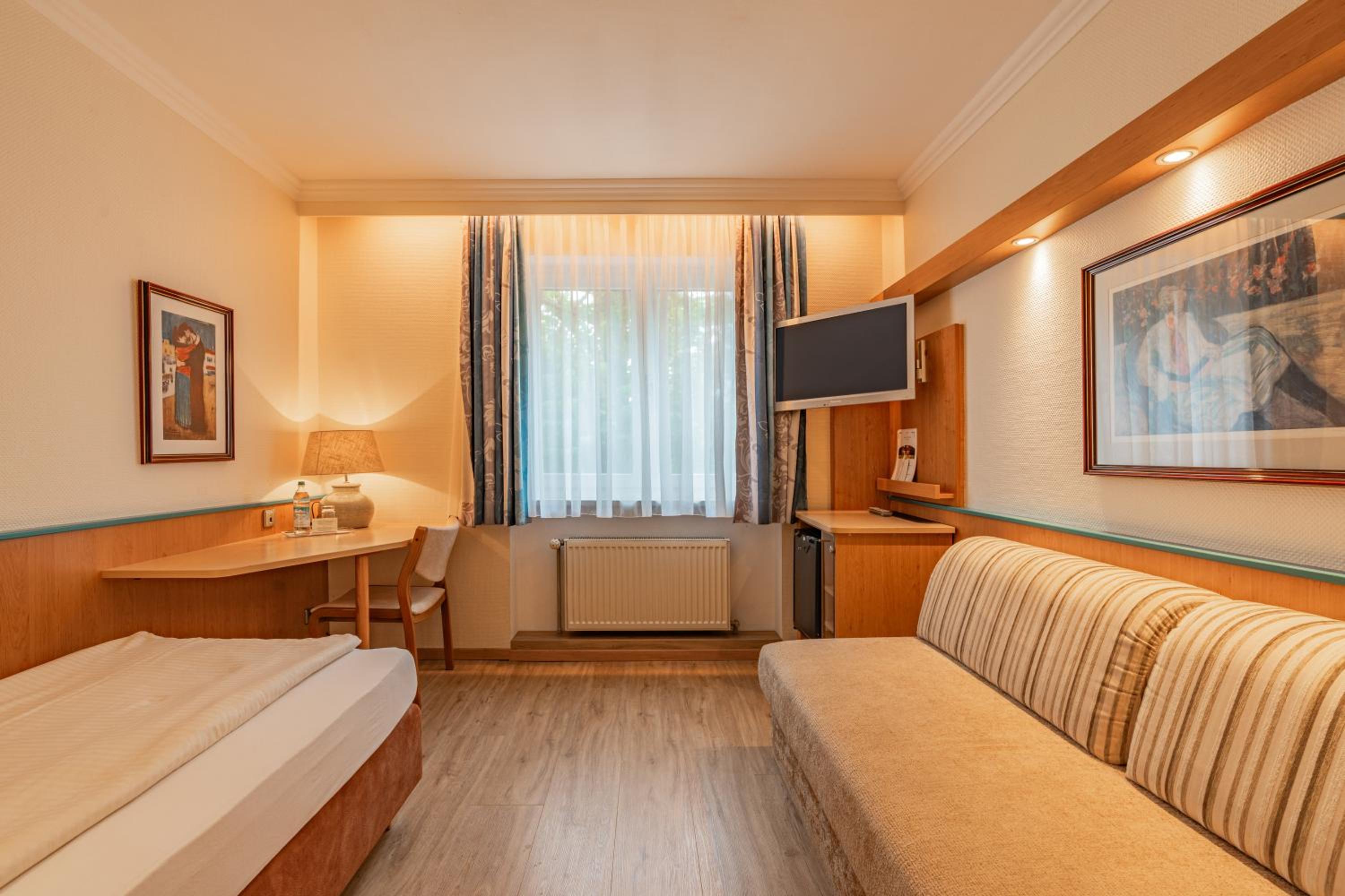 Small Twin Room photo 1
