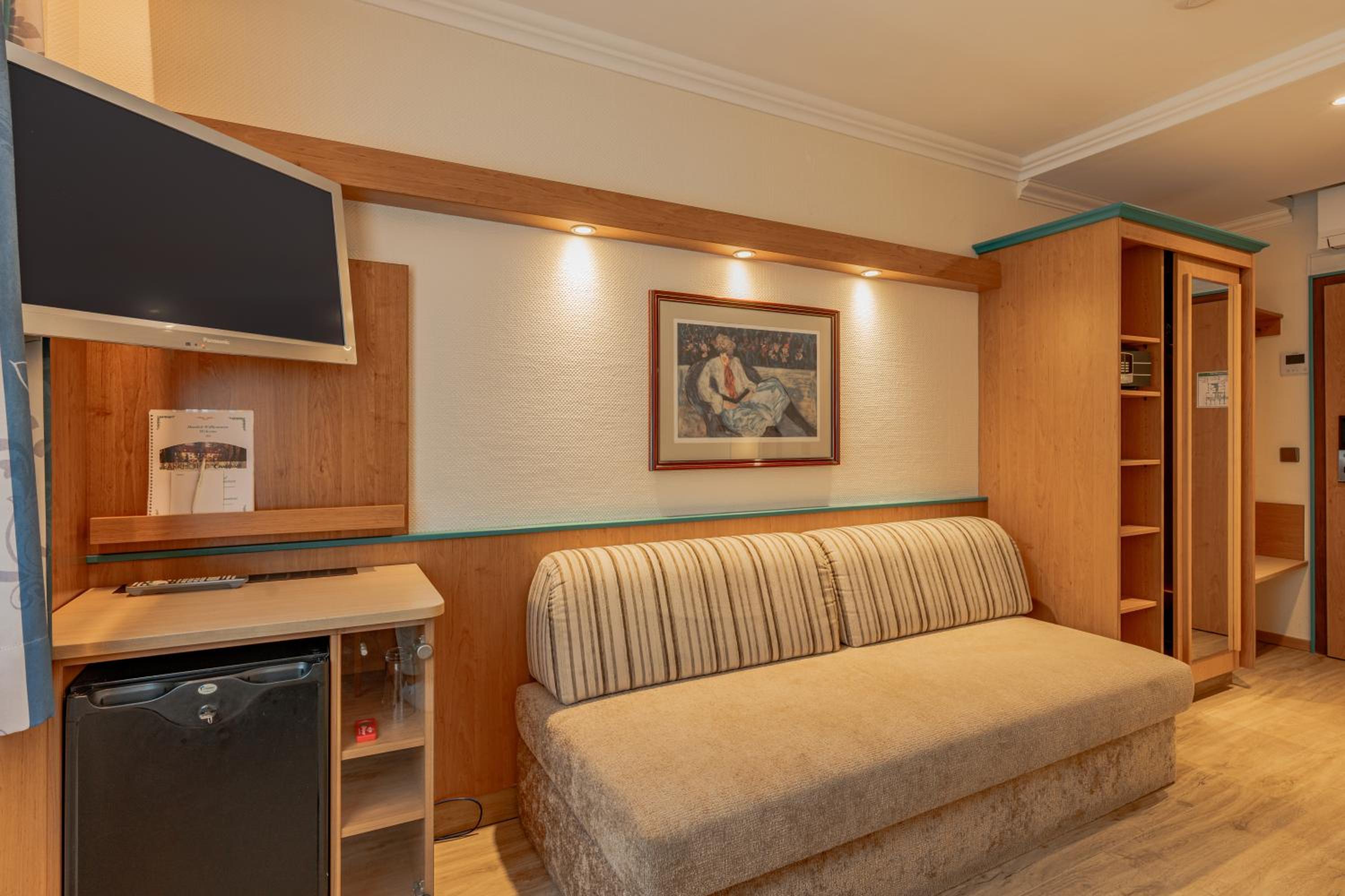 Small Twin Room photo 3