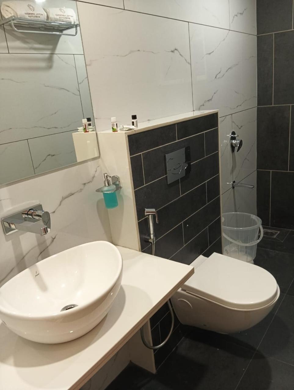 Standard Double or Twin Room - Photo 2