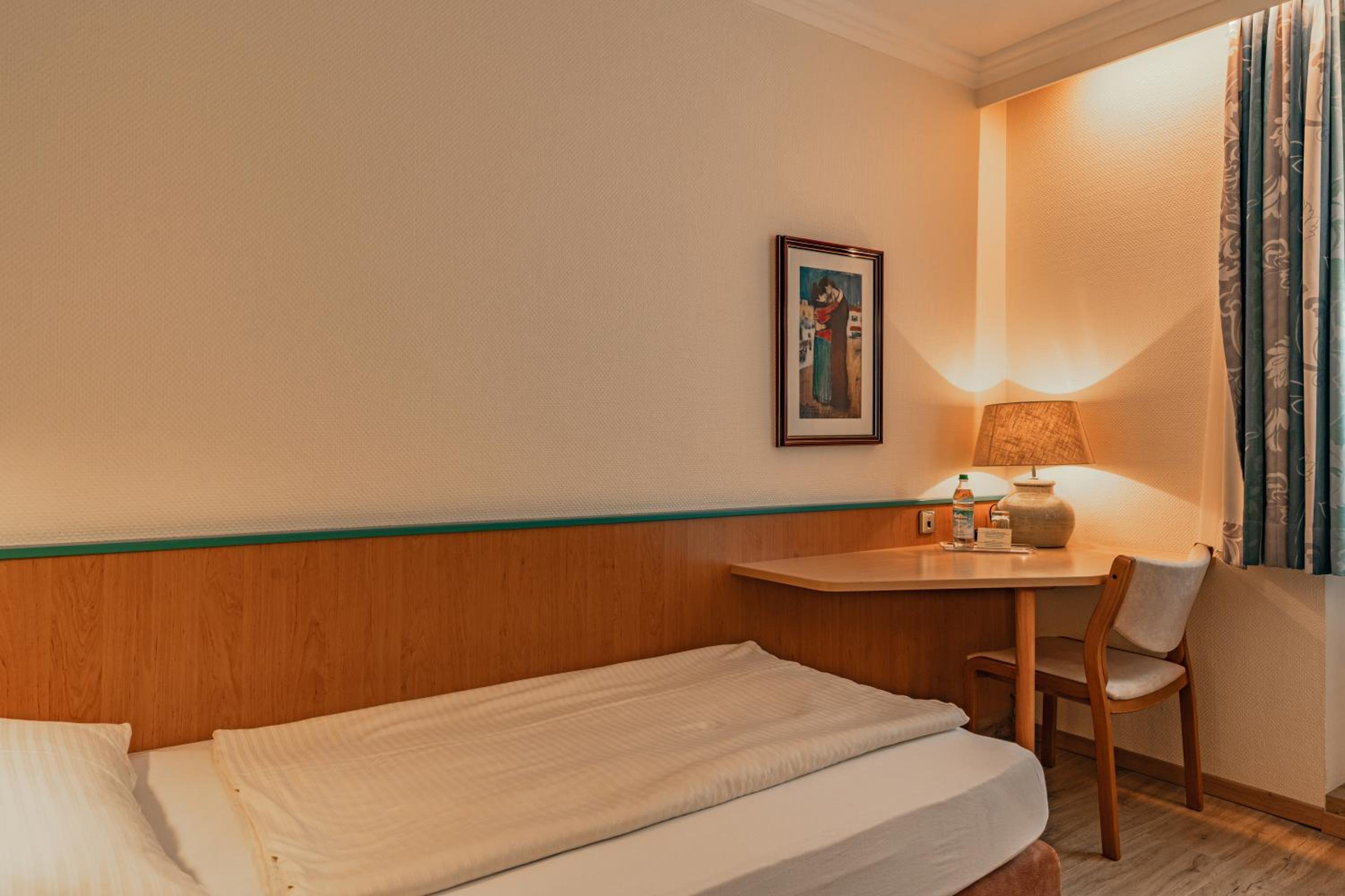 Single Room photo 2