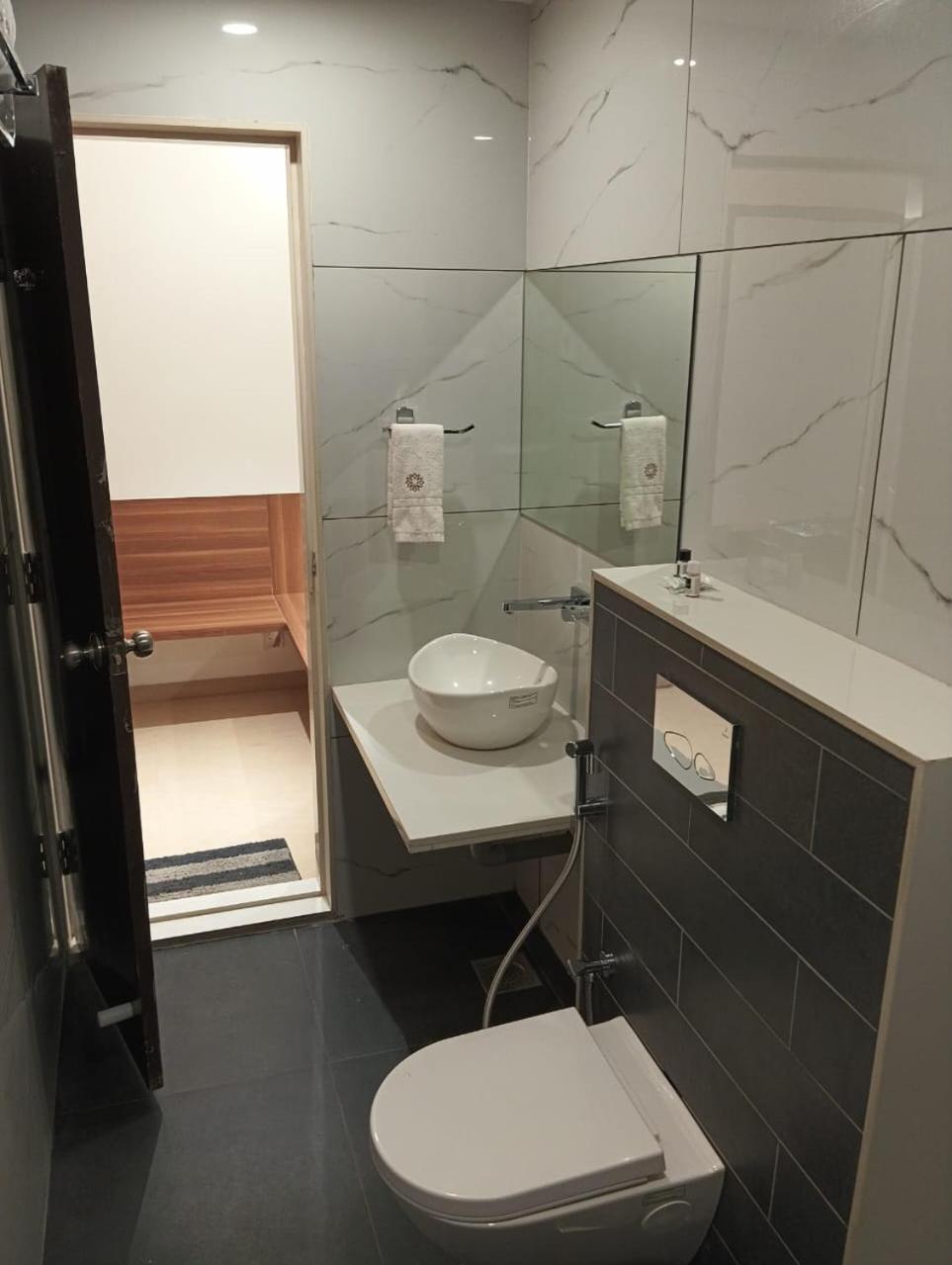 Suite - Photo 2