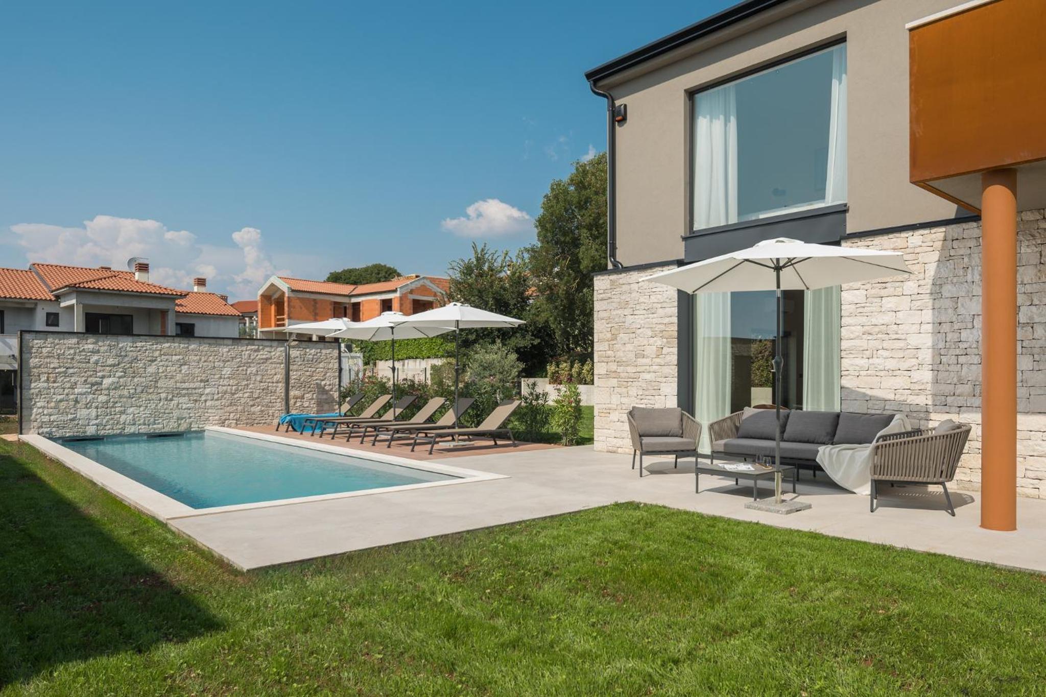 Three-Bedroom Villa photo 3
