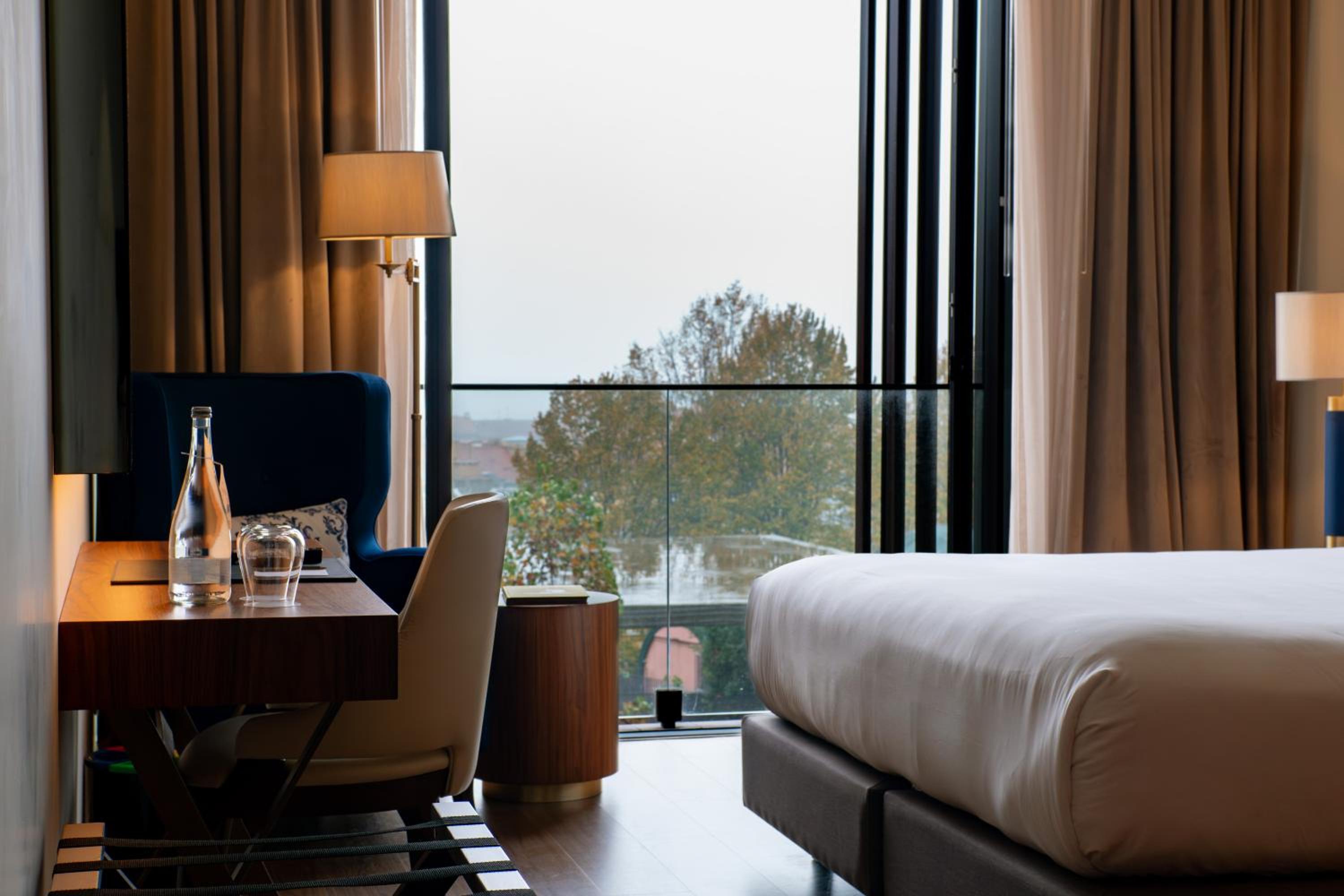 King Deluxe Room - Photo 3