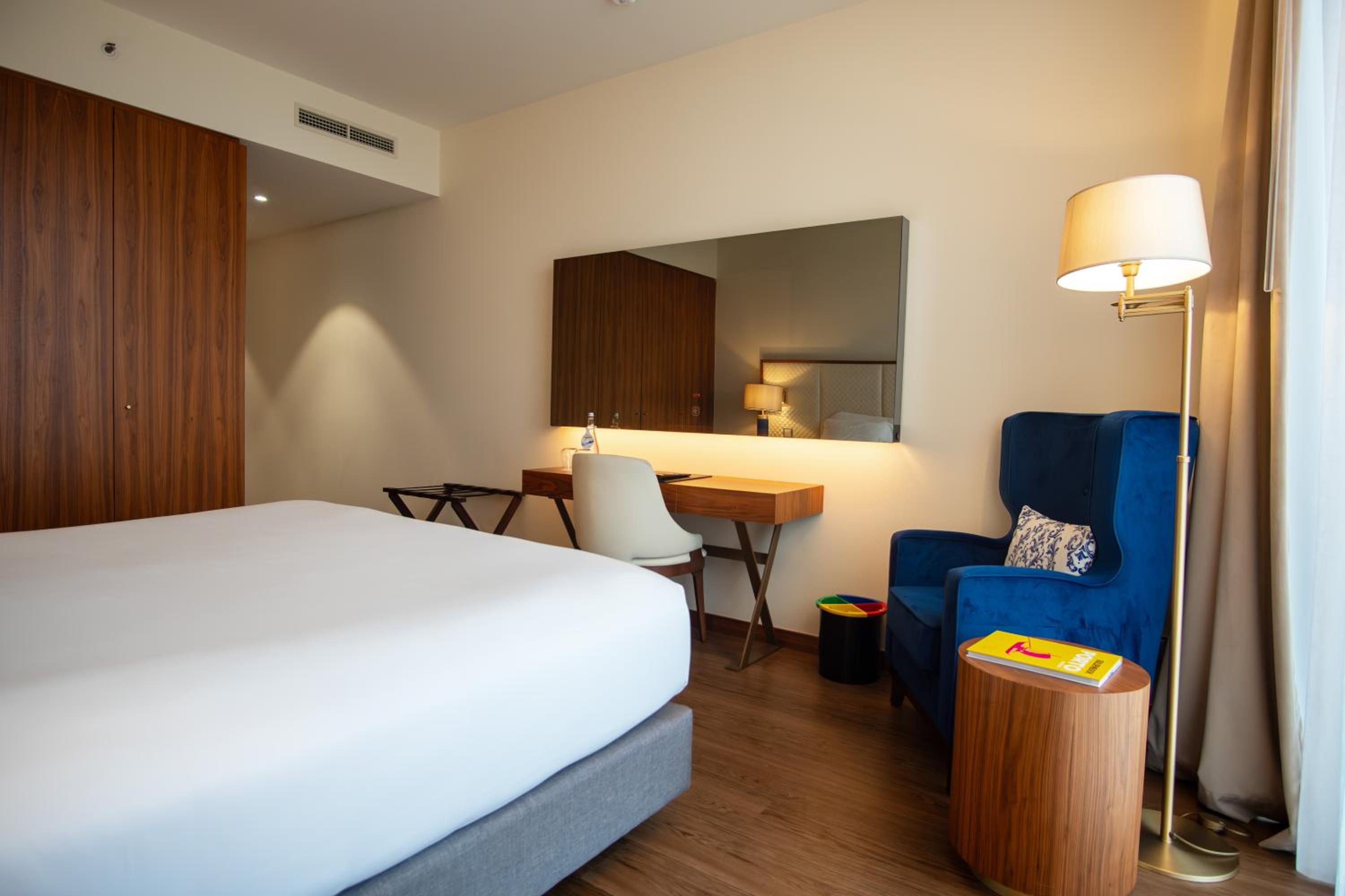 King Deluxe Room - Photo 5