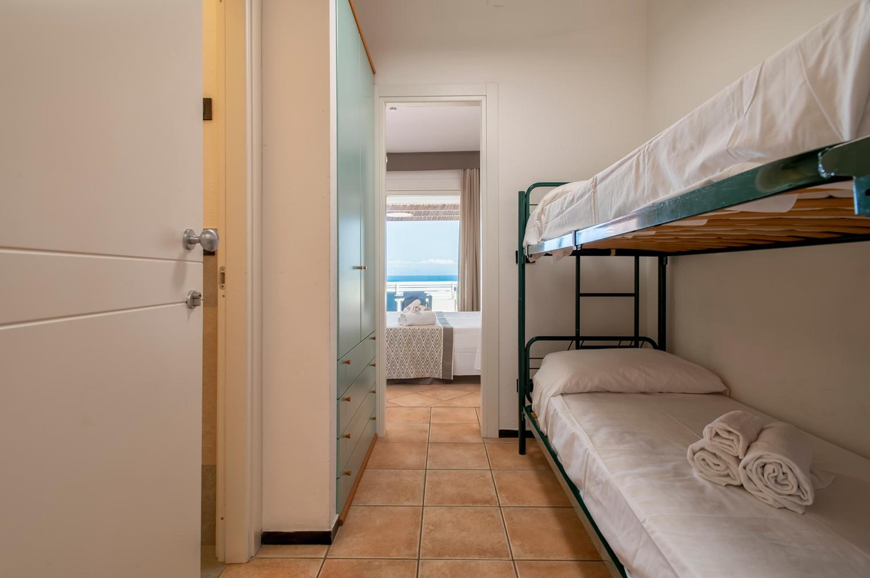 Studio with Sea View (4 Adults)