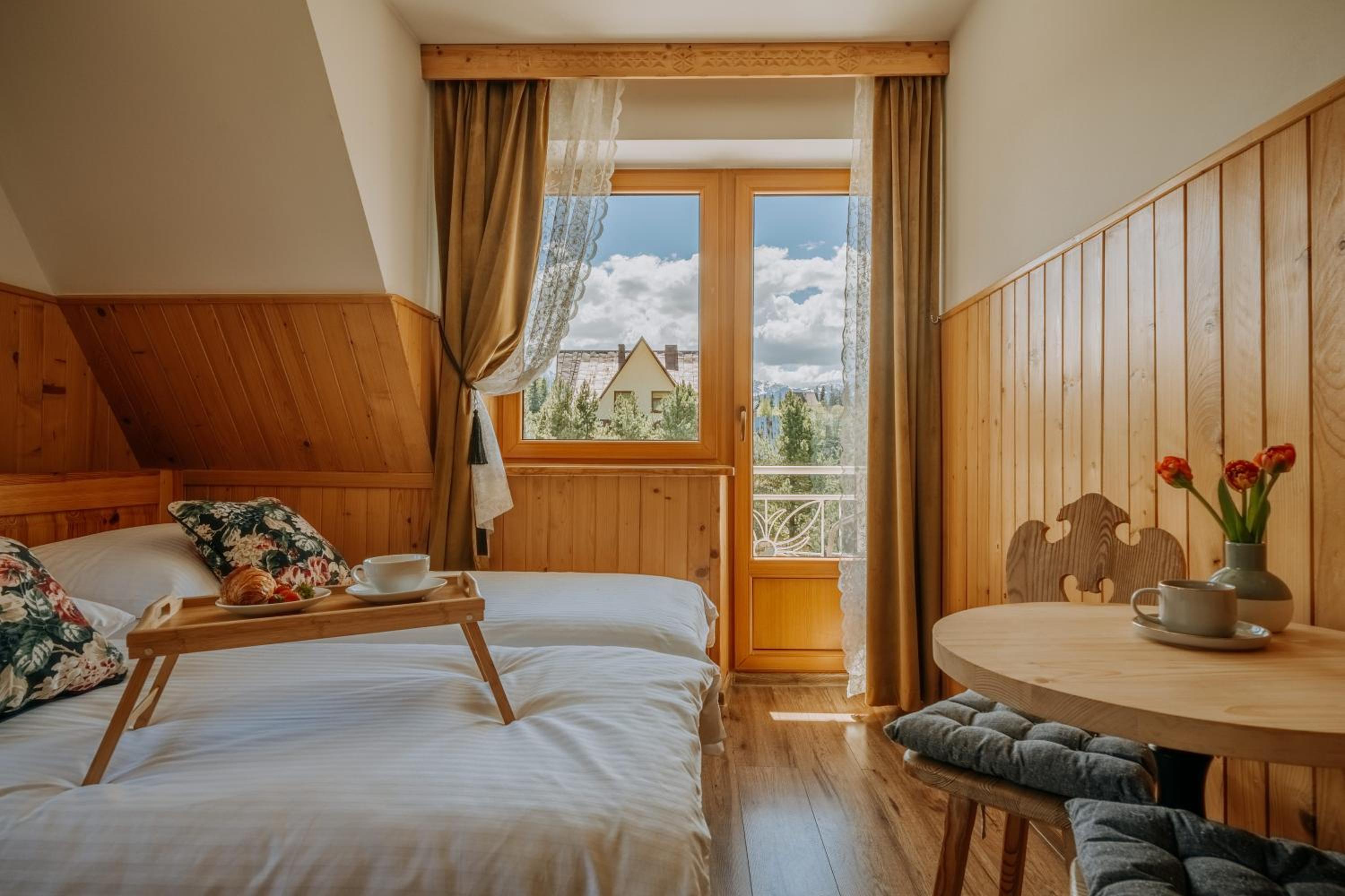 Standard Twin Room with Mountain View photo 3