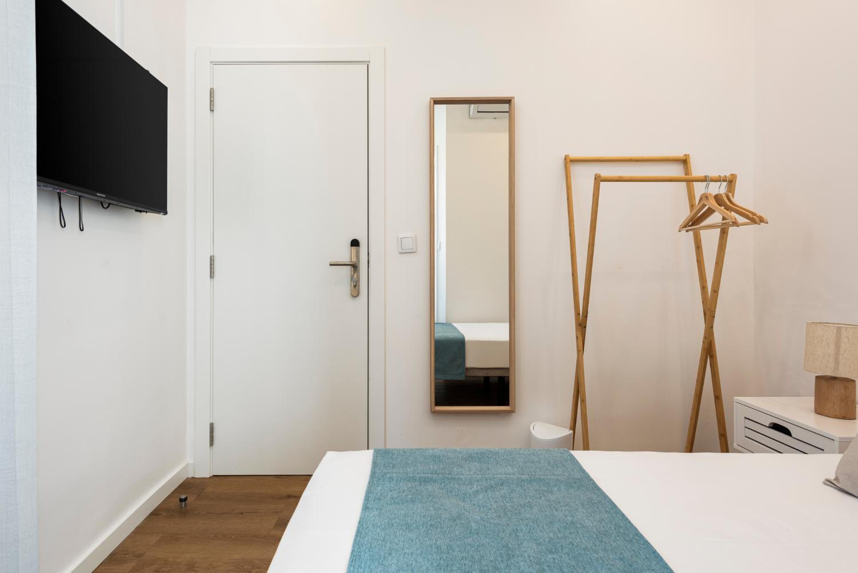 Single Room with Private Bathroom photo 1