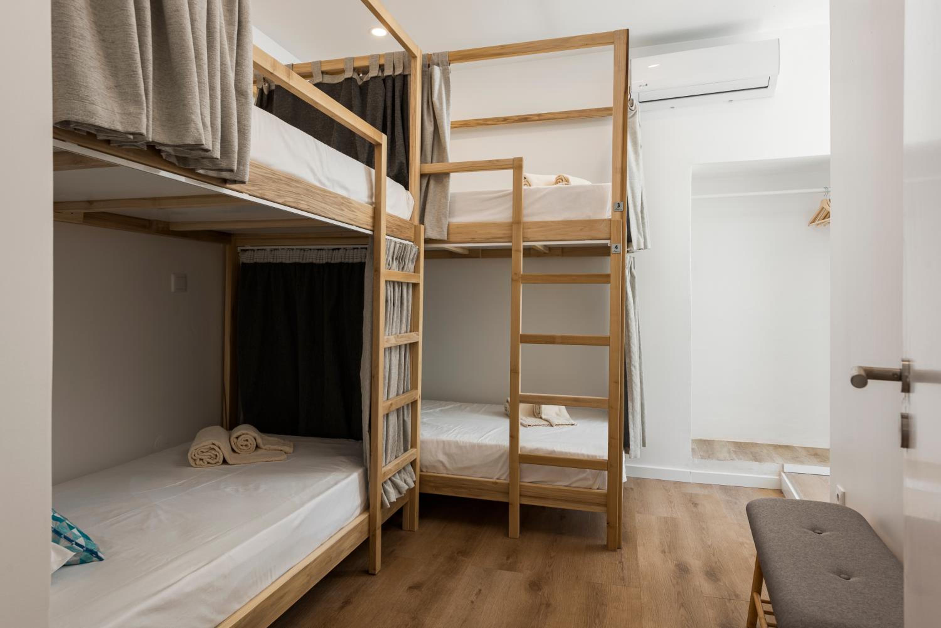 Bed in 4-Bed Mixed Dormitory Room photo 3