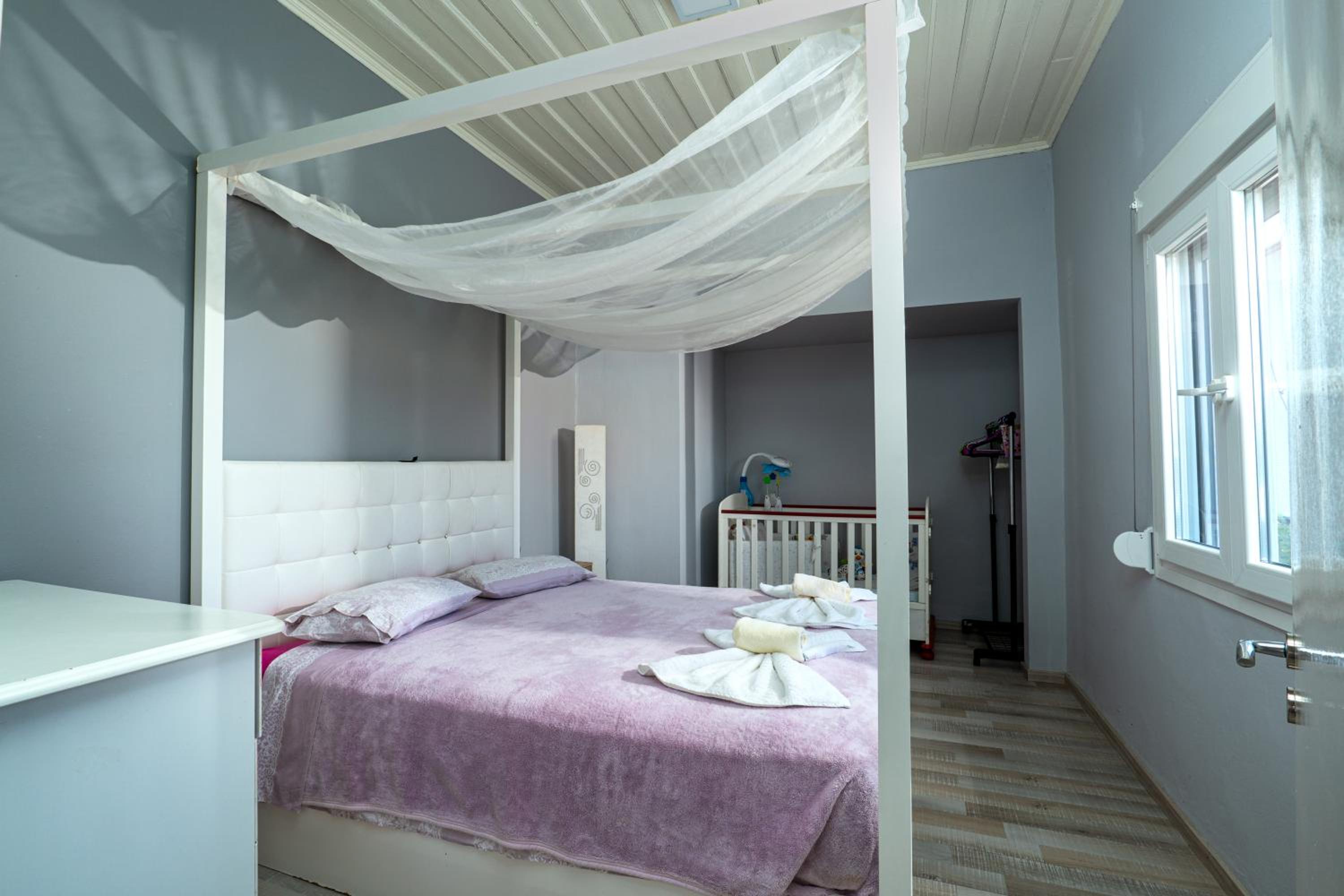 One-Bedroom House photo 1
