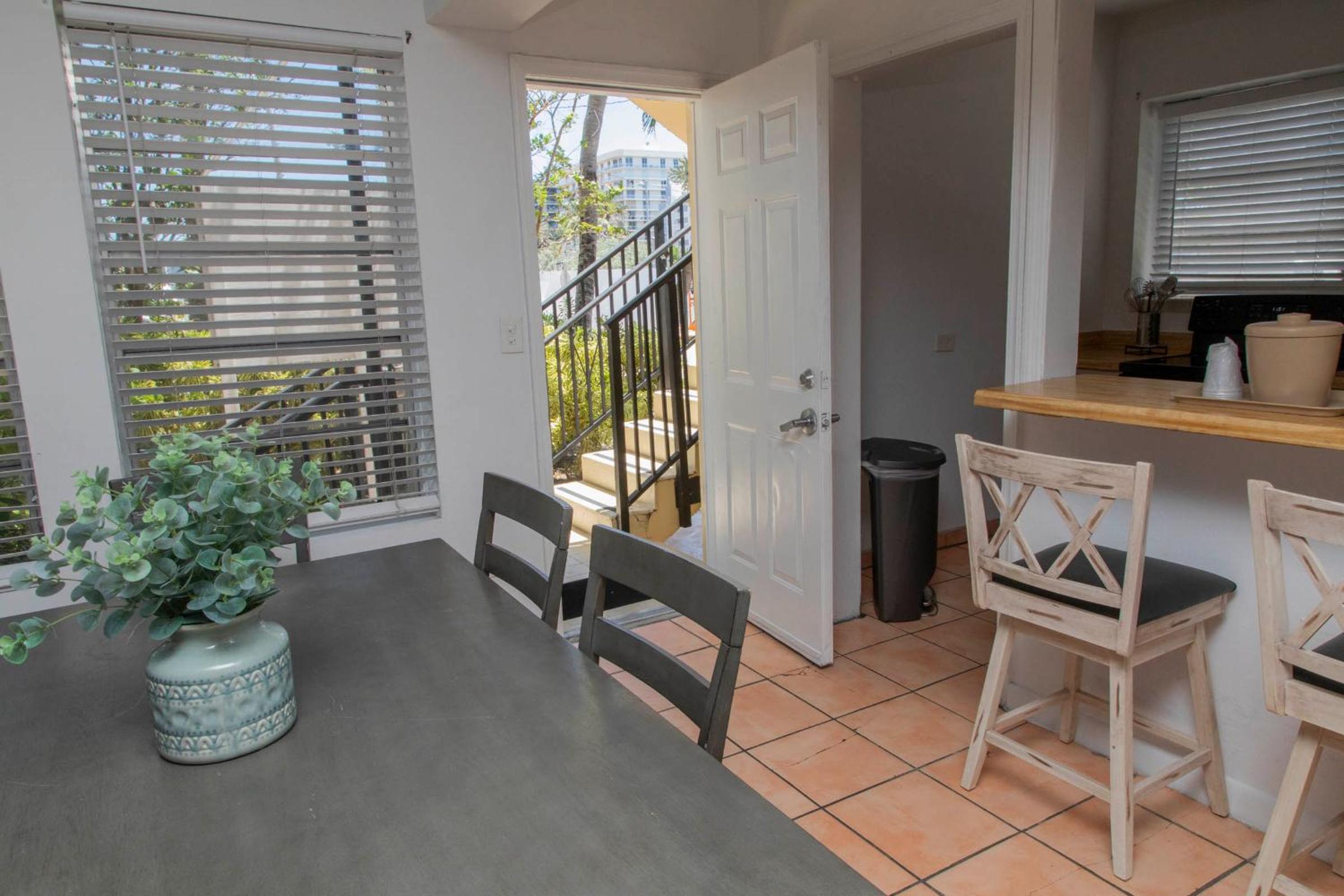 Two Bedrooms Family Apartment with Kitchenette - Free Parking - Photo 22