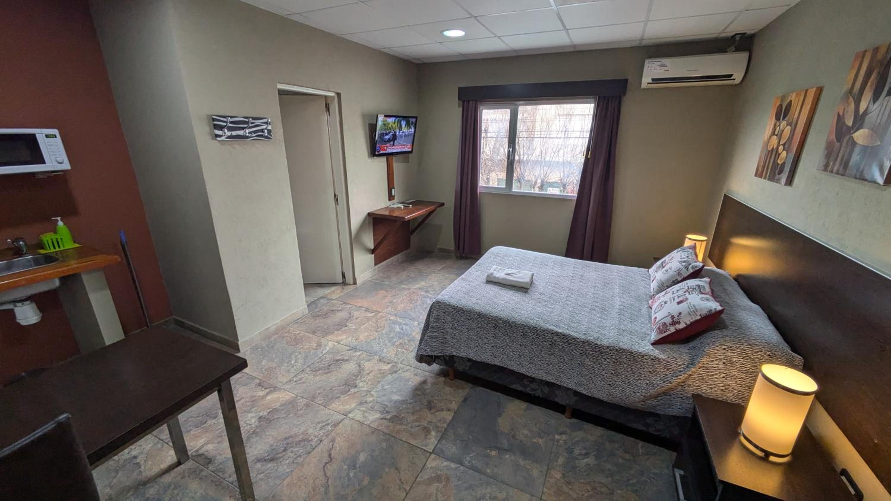 Single Room with Private Bathroom photo 1