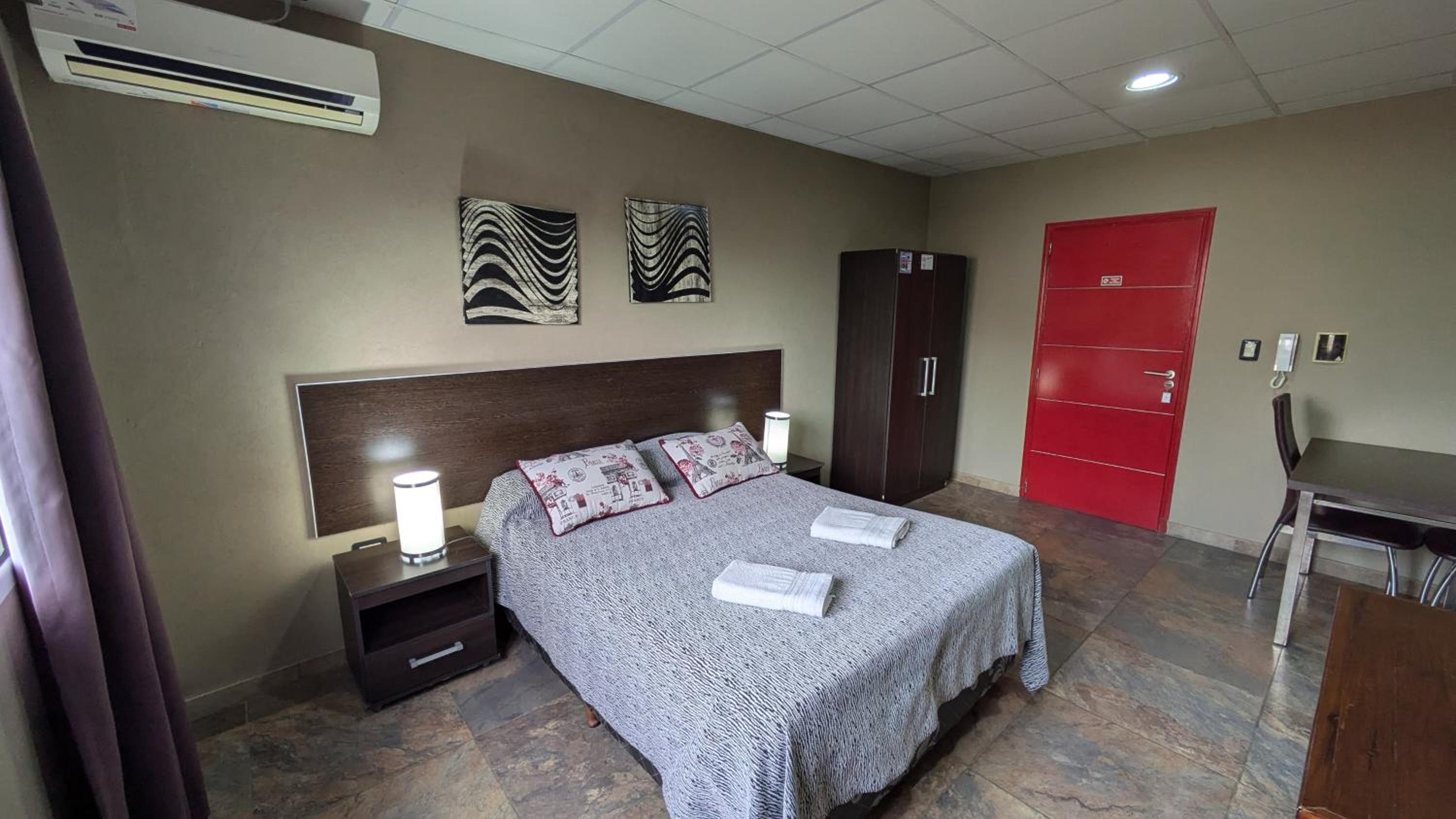 Single Room with Private Bathroom photo 3