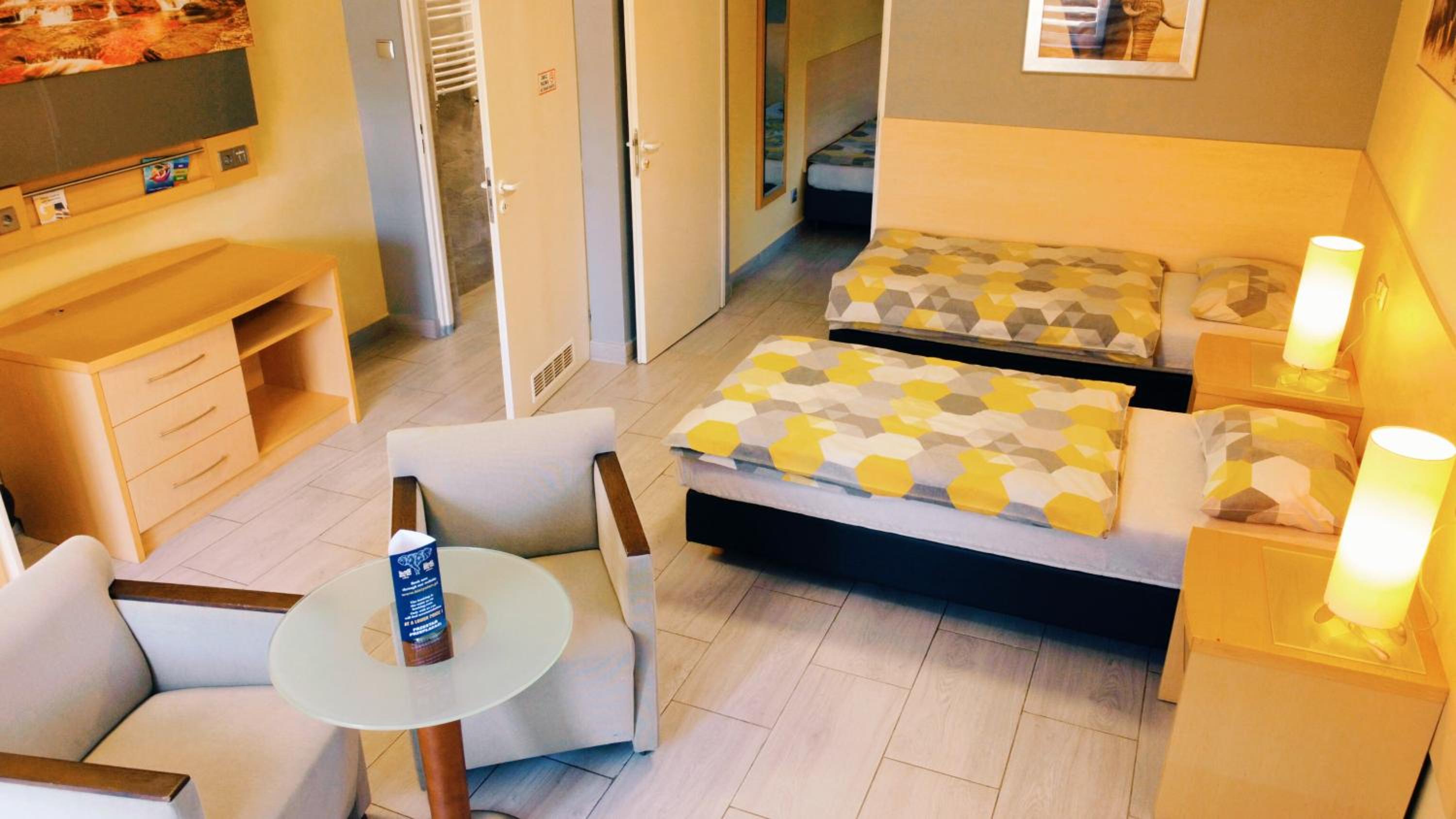 Quadruple Room with Private Bathroom photo 1