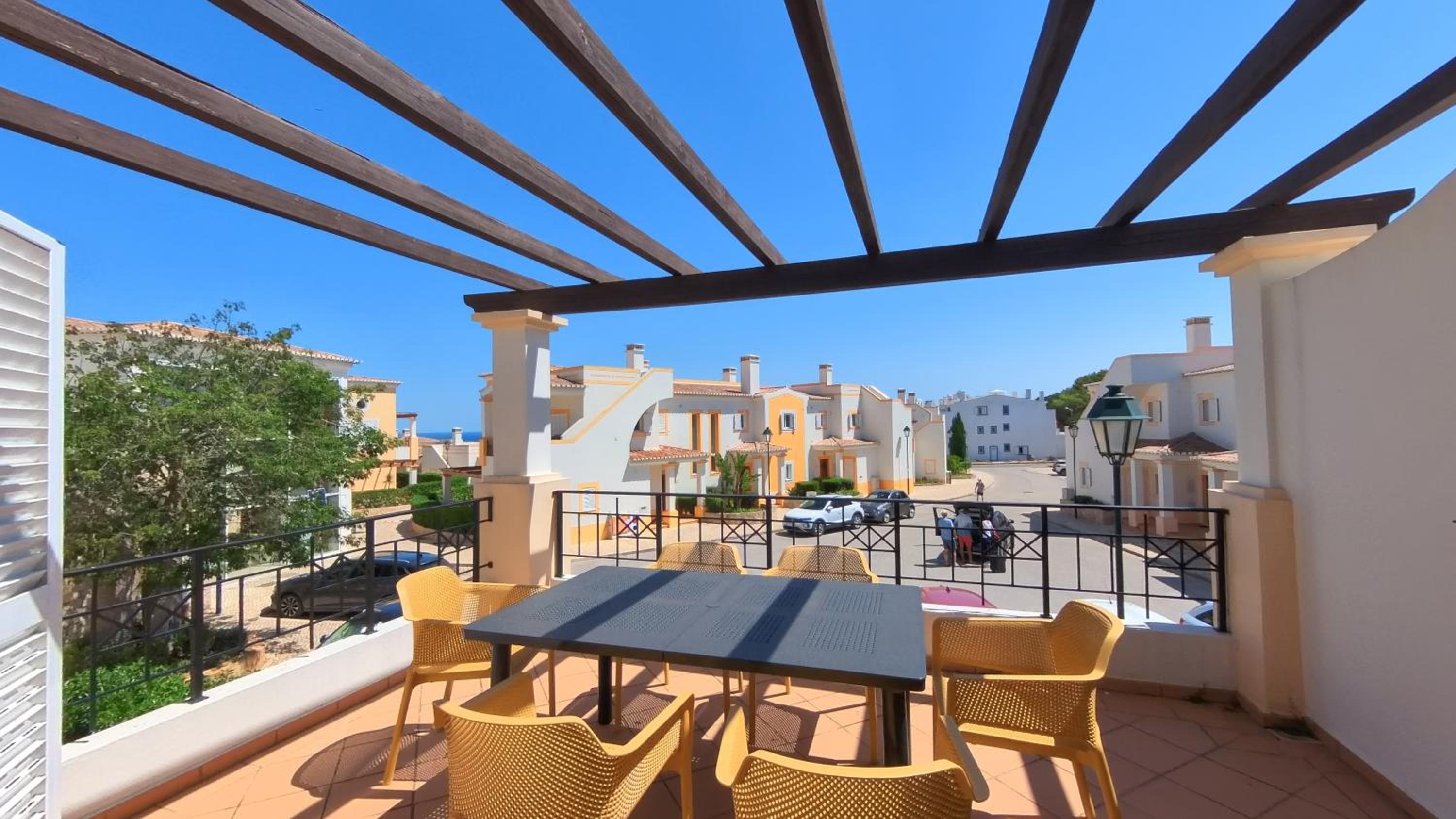 Three-Bedroom Apartment with Park View photo 2