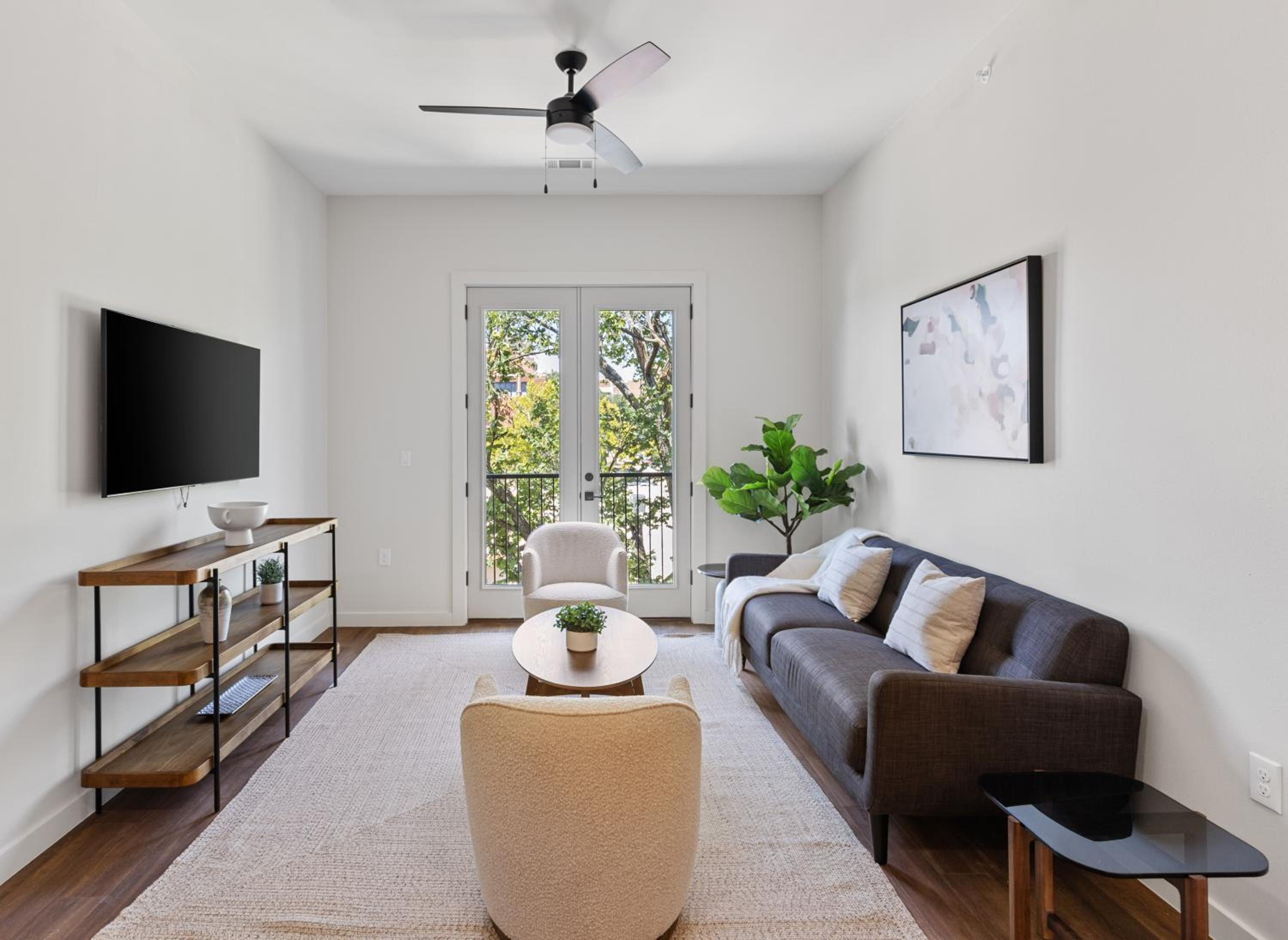 One-Bedroom Apartment - Non-Smoking photo 1