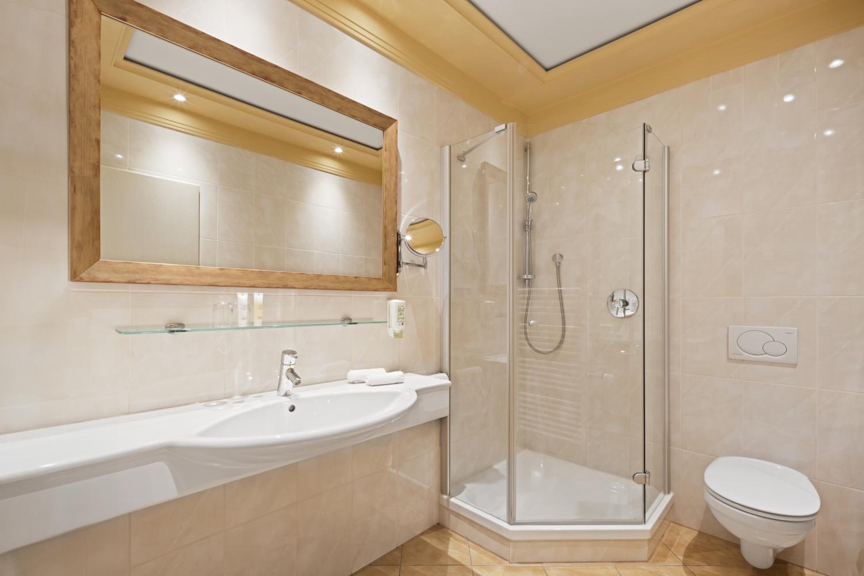 Double Room with Balcony - Photo 2