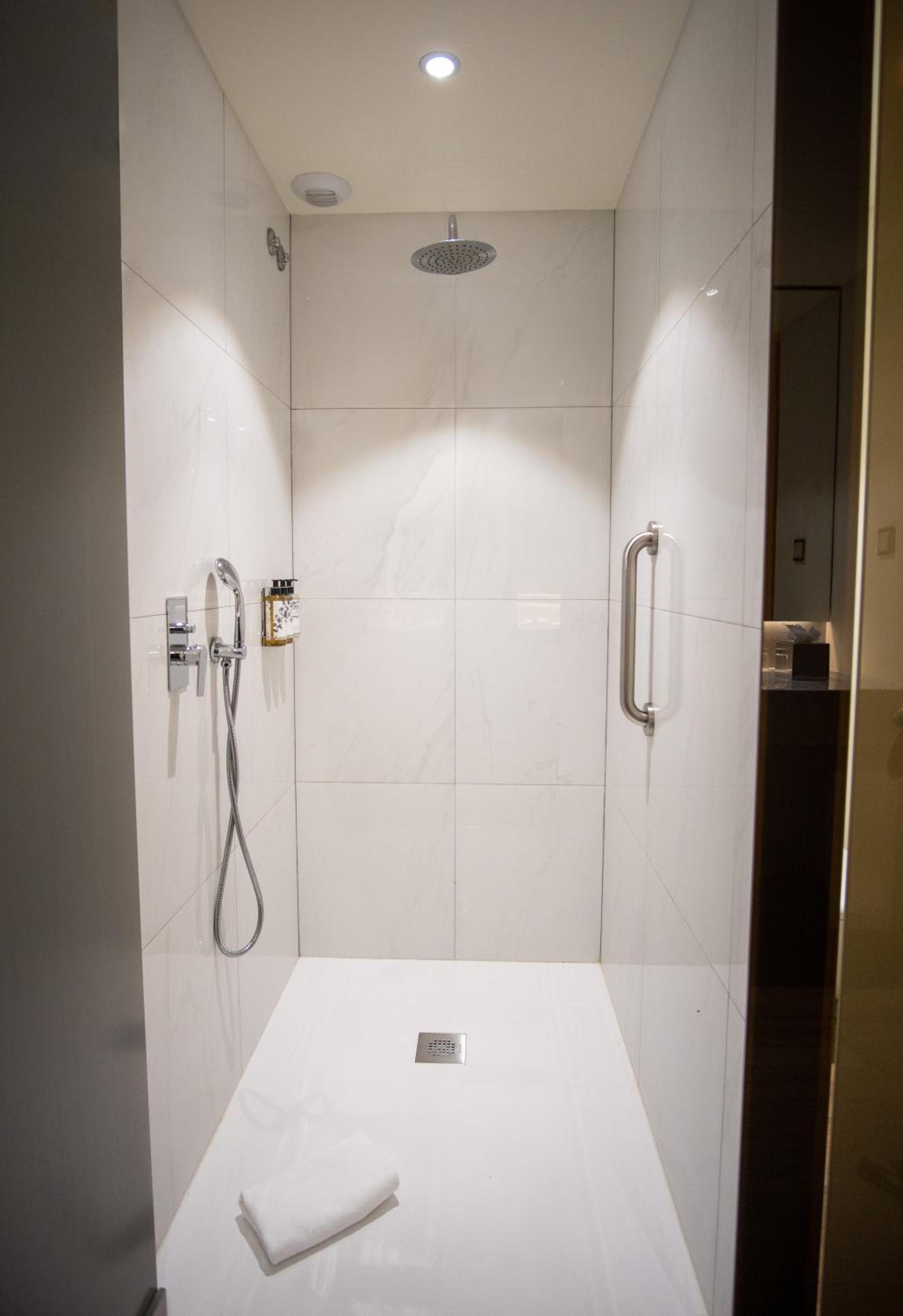 King Deluxe Room - Photo 4