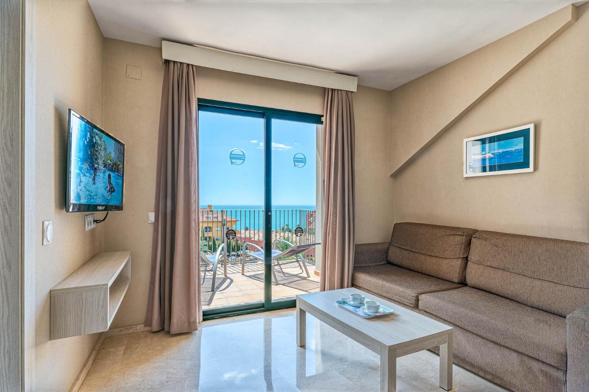 One bedroom apartment Pool view (2 adults + 1 child) - Photo 15