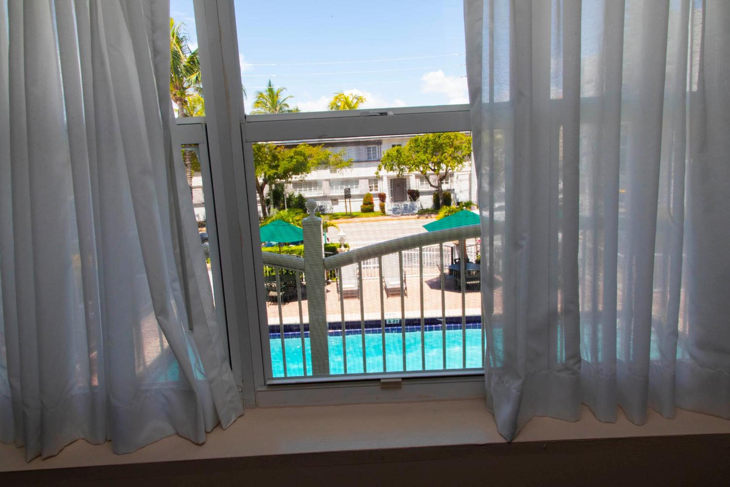 Two-Bedroom Suite - Free Parking - Photo 12