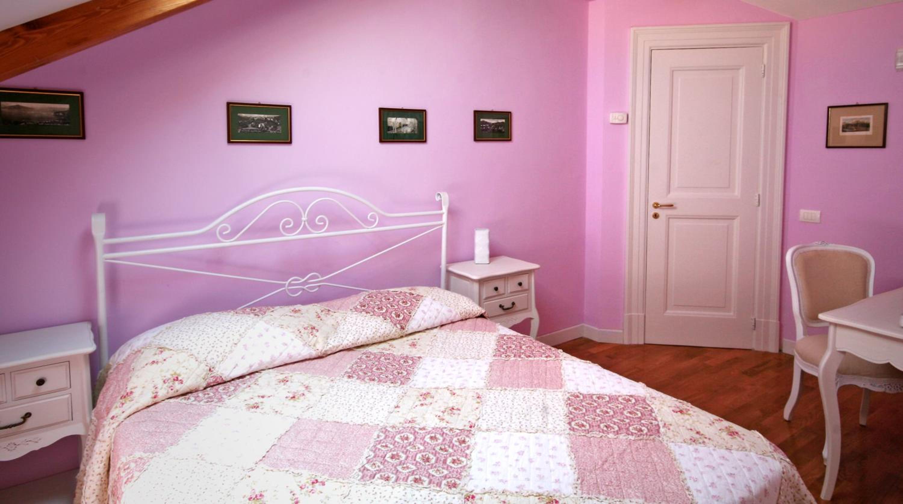 Standard Double Room - Photo 15