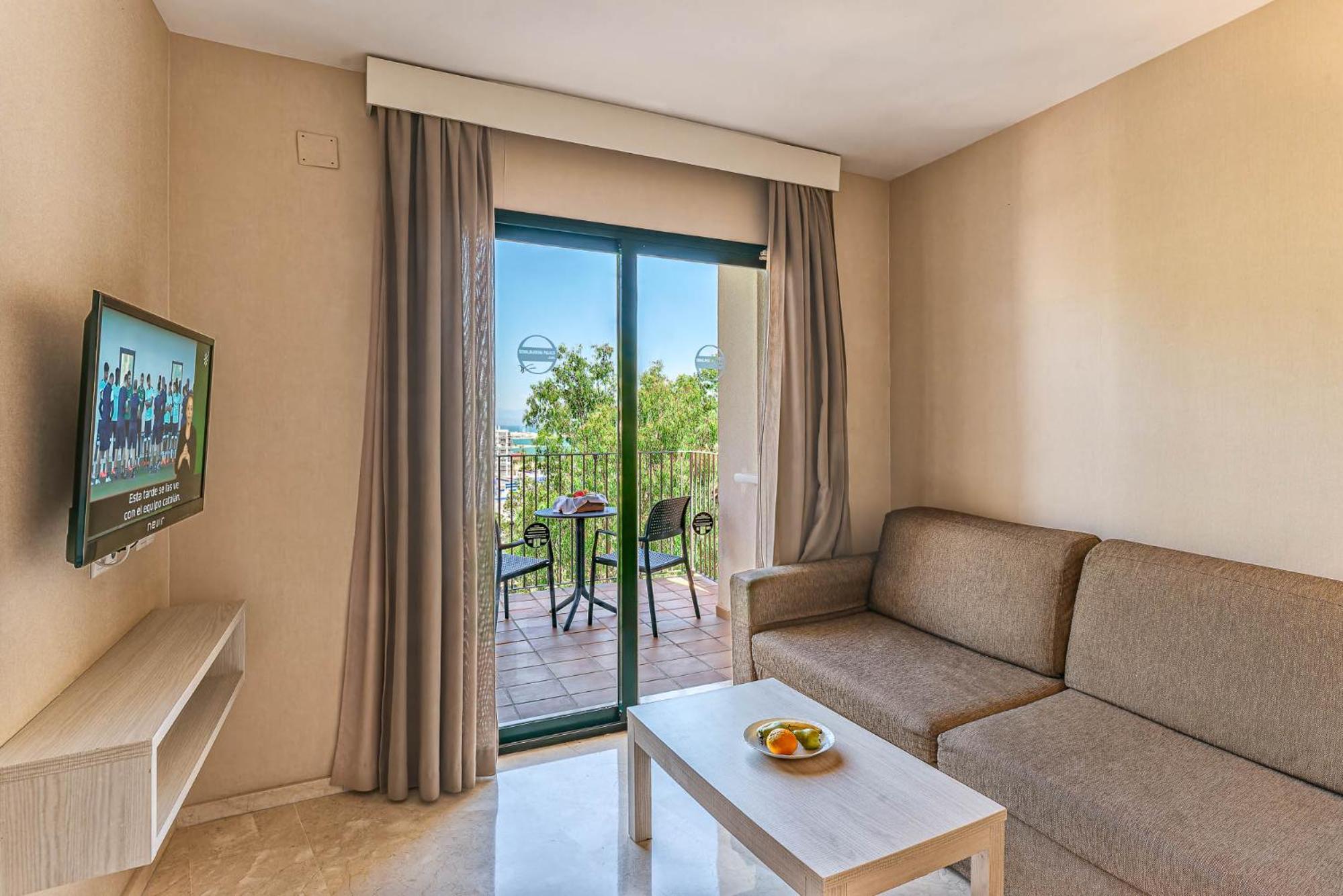 One bedroom apartment Lateral Sea Views (3 adults) - Photo 1
