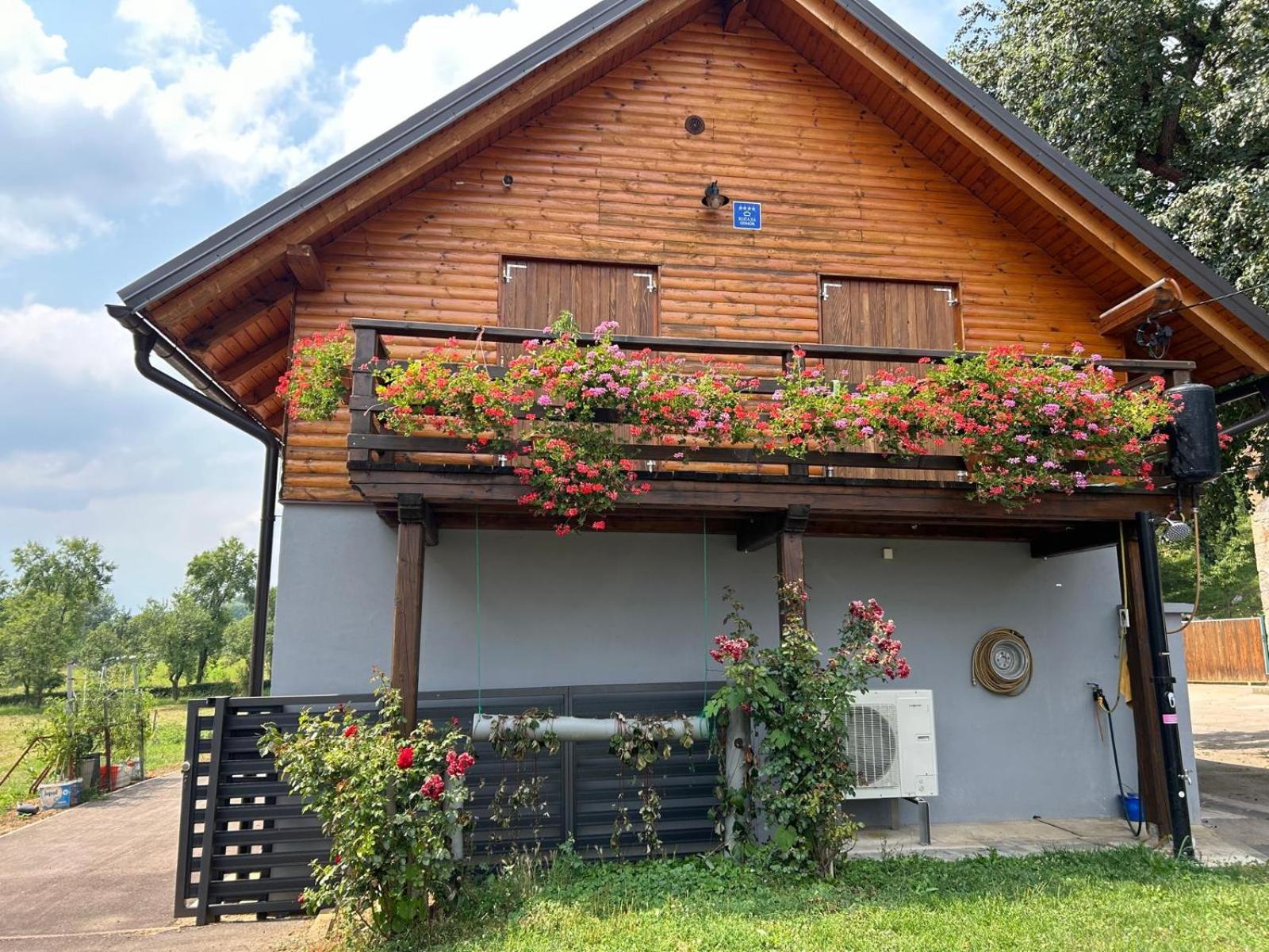 Three-Bedroom House - Photo 9