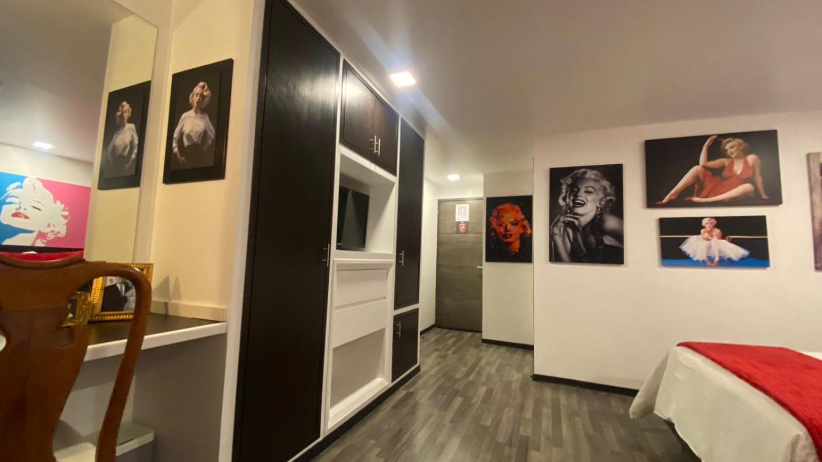 Theme Queen Room with View - Non-Smoking photo 2