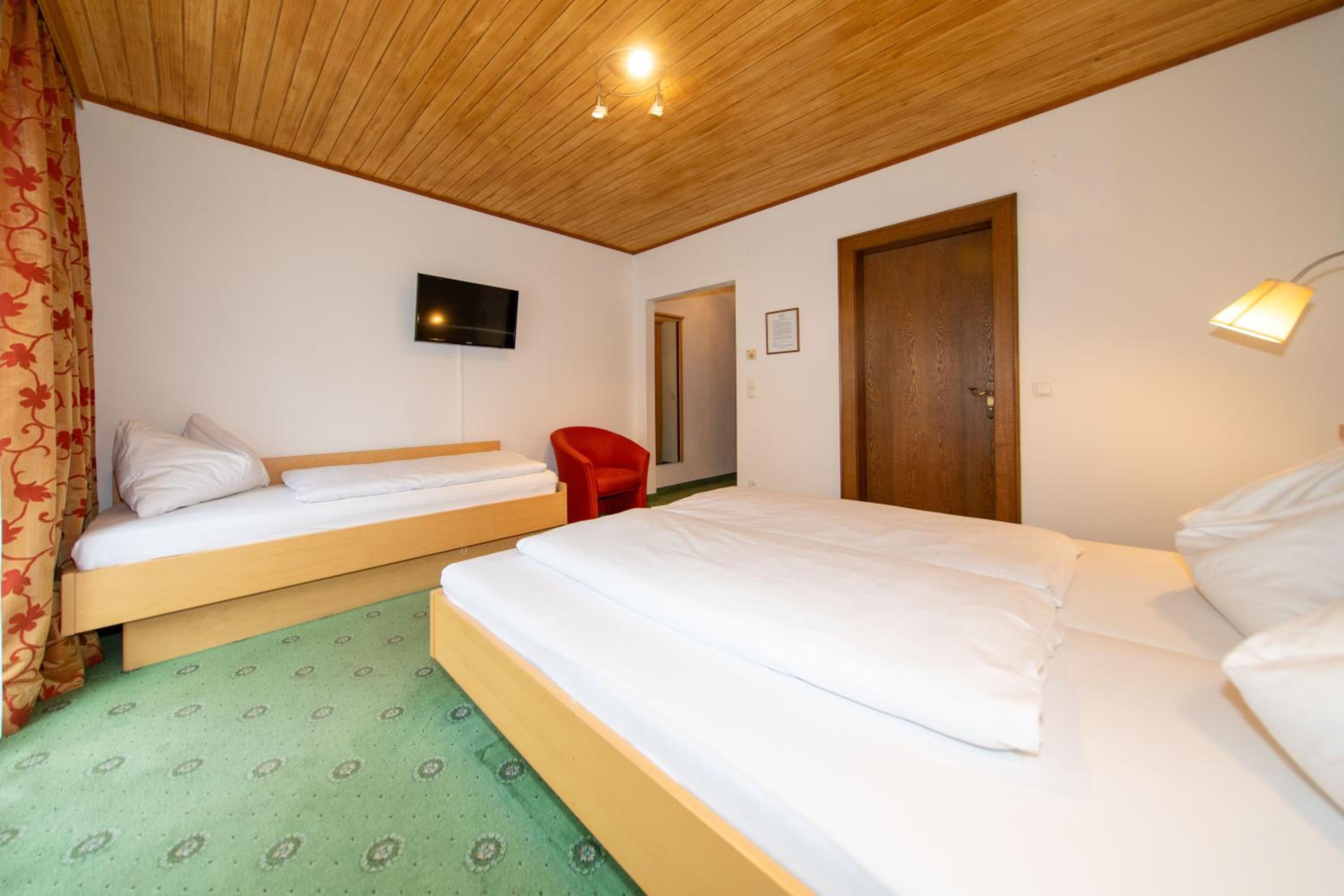 Triple Room - Photo 6