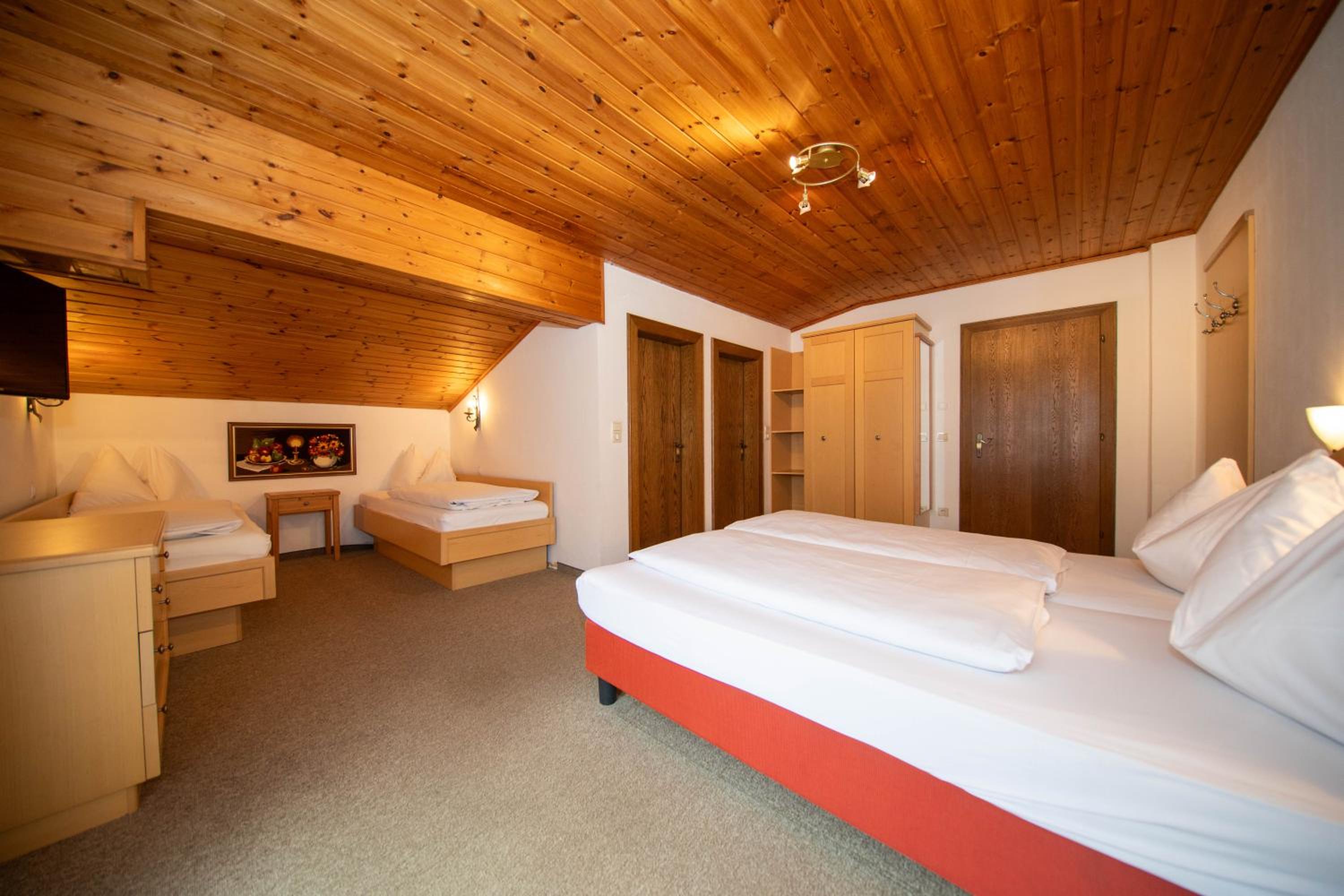 Quadruple Room - Photo 1