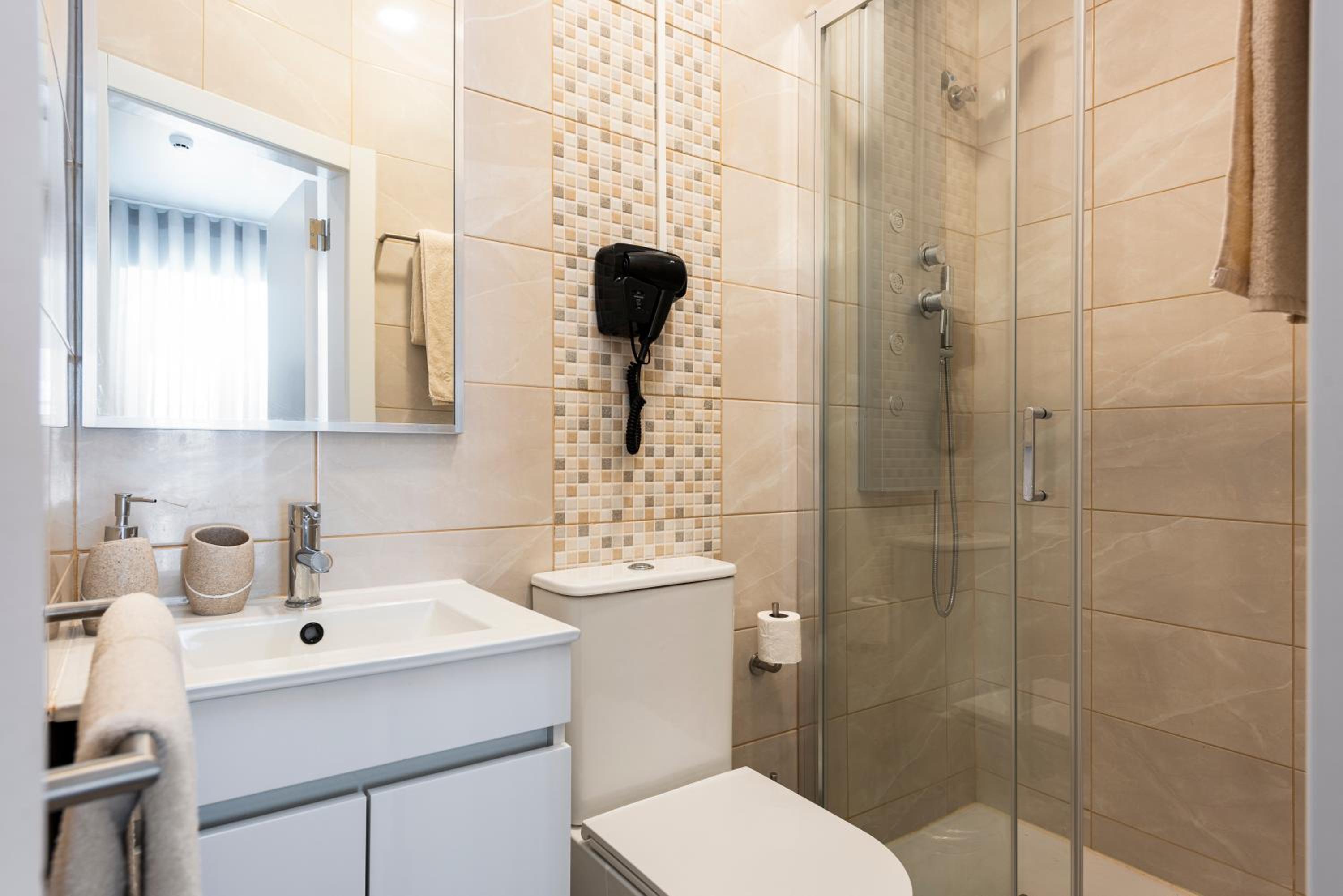 Double Room with Private Bathroom photo 2