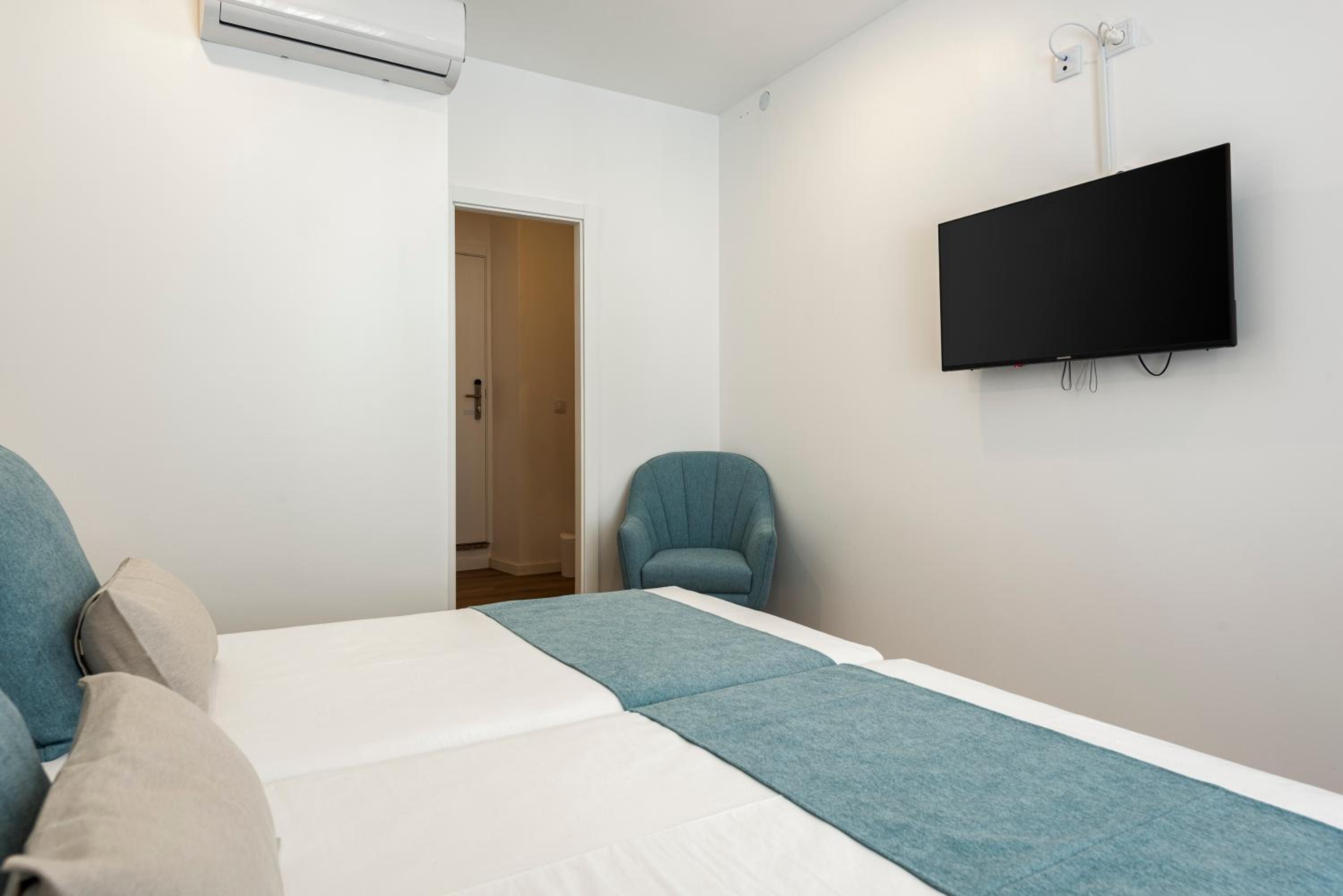 Double Room with Private Bathroom photo 1