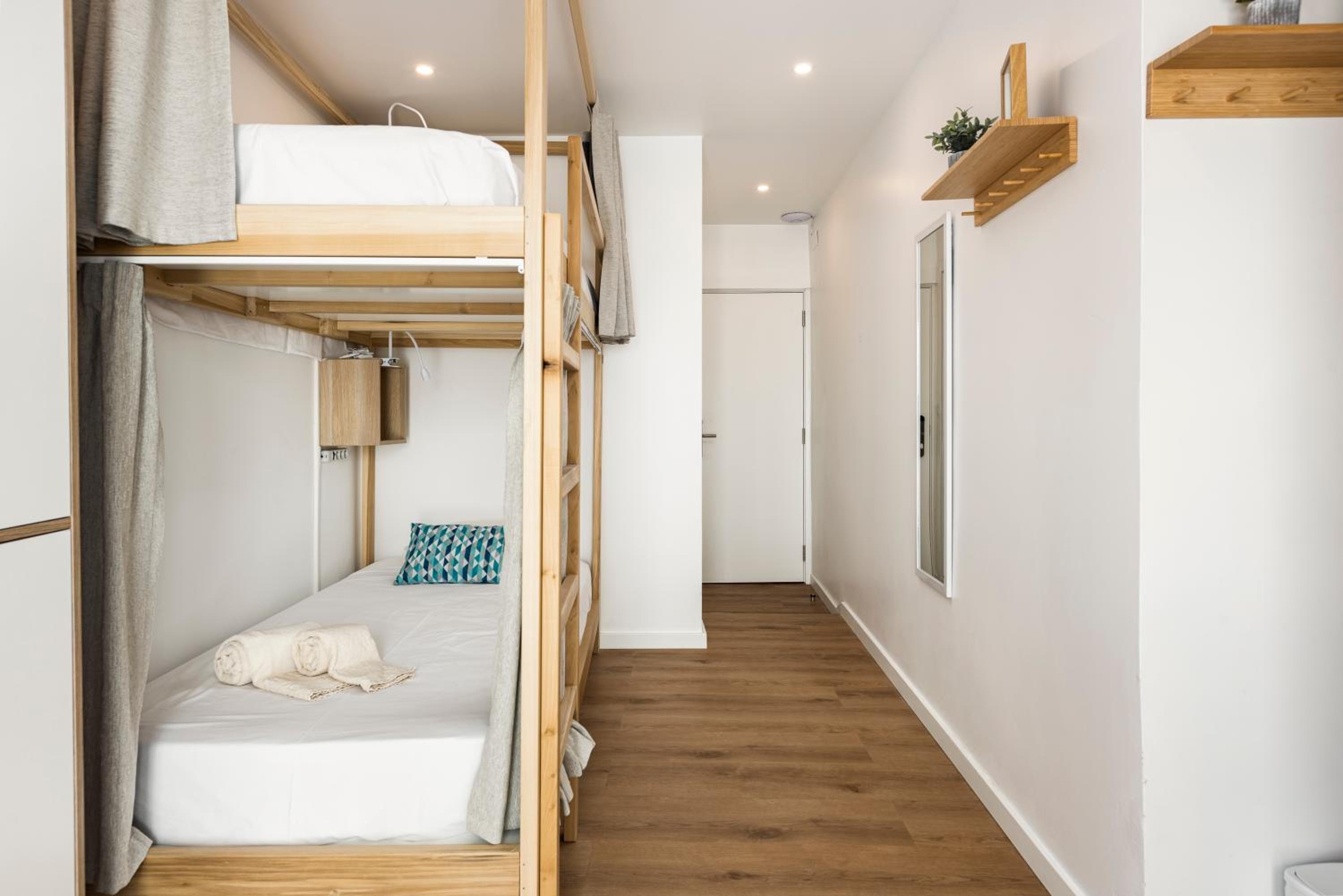 Bed in 6-Bed Female Dormitory Room photo 1