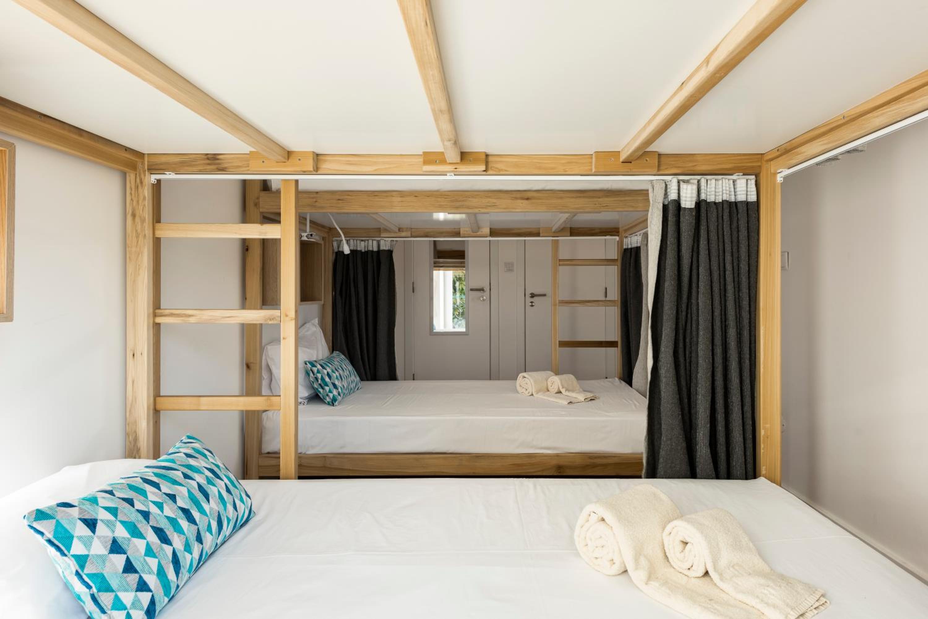 Bed in 4-Bed Mixed Dormitory Room photo 2
