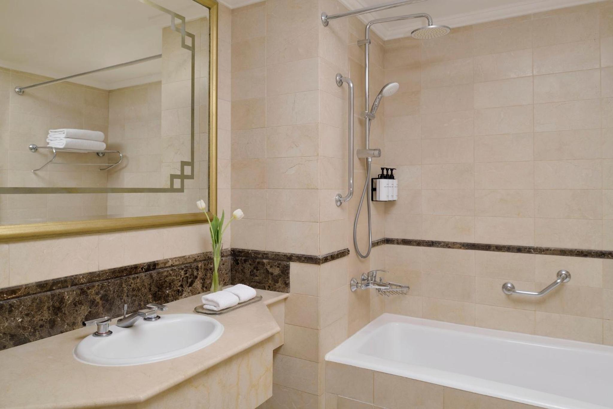 Two-Bedroom Suite - Photo 4