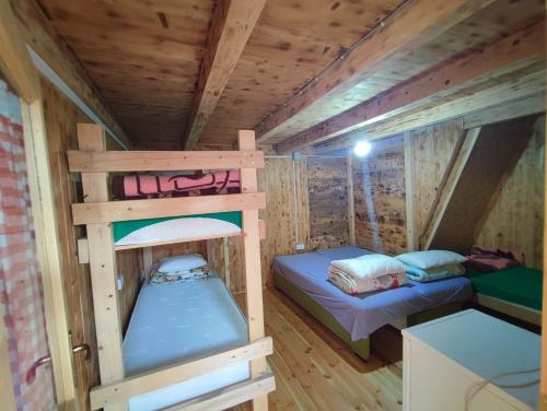 Quadruple Room with Bath photo 2