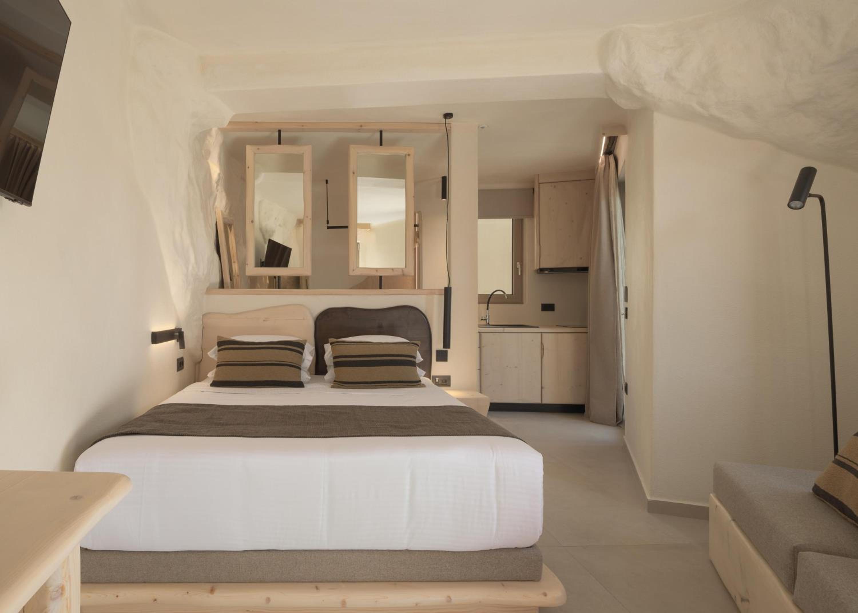 Junior Suite with Hot-Tub access