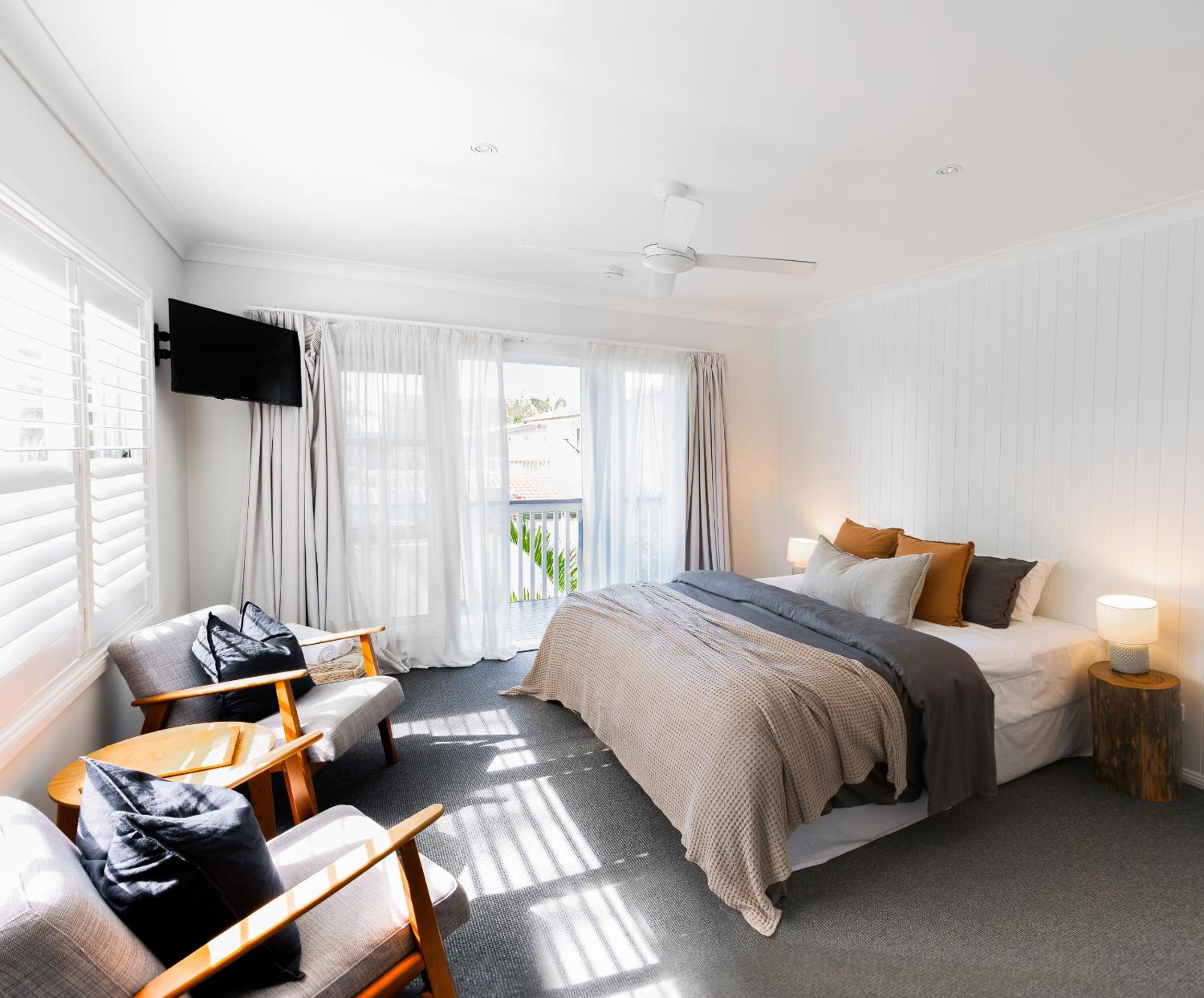 Queen Room with Pool View