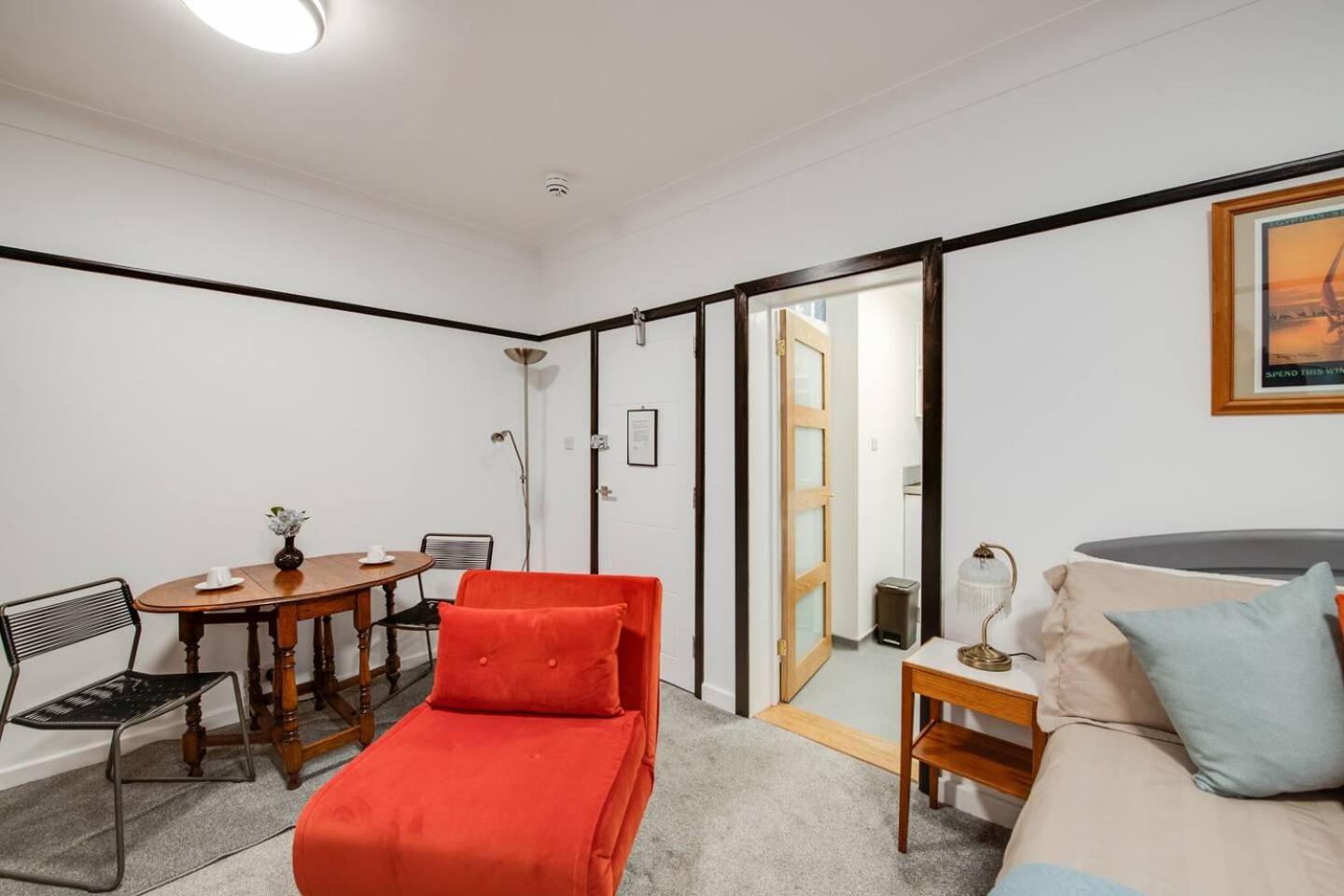 Studio with Sofa Bed - Photo 3