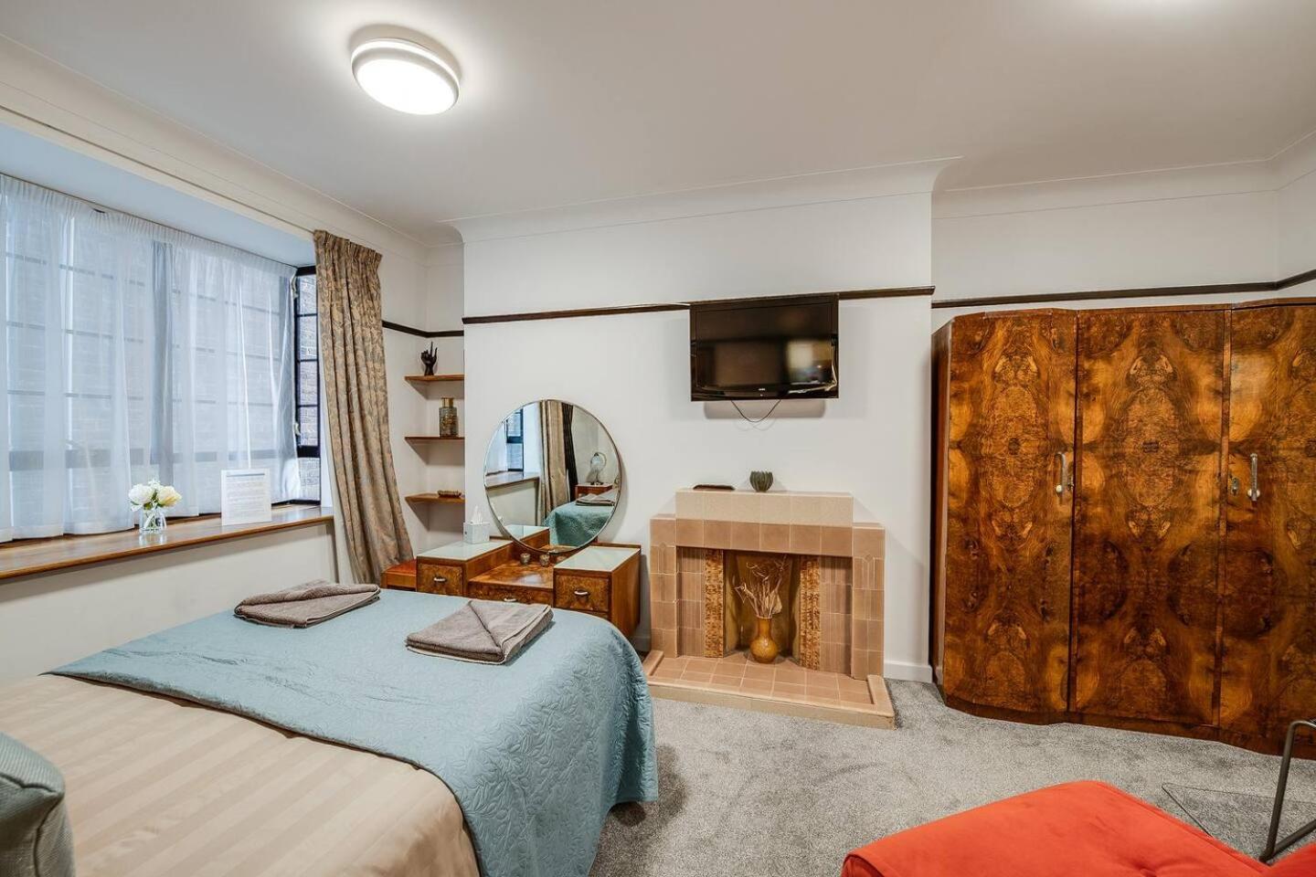 Studio with Sofa Bed - Photo 8