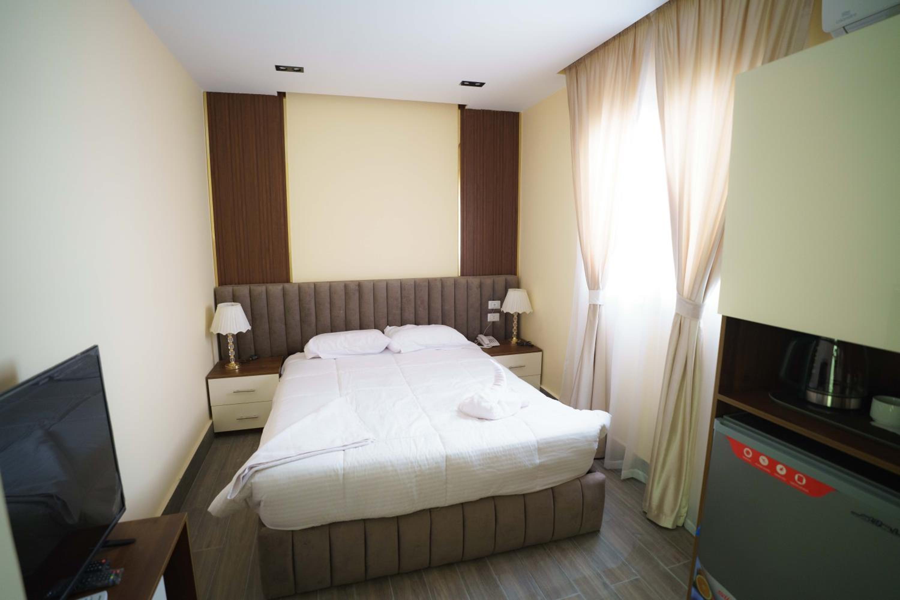 Single Room with Mountain View