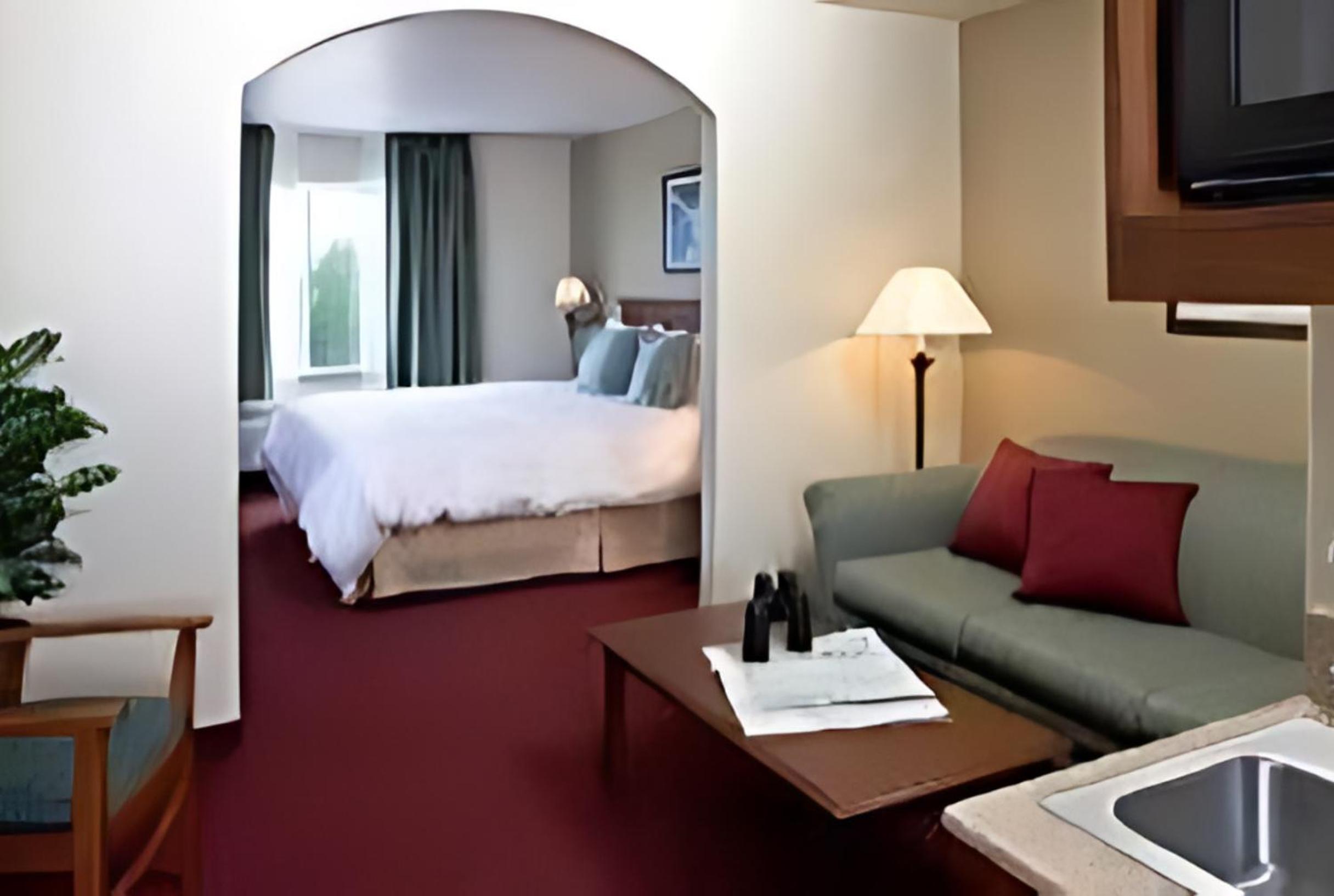 Queen Room with Two Queen Beds - Disability Access photo 2