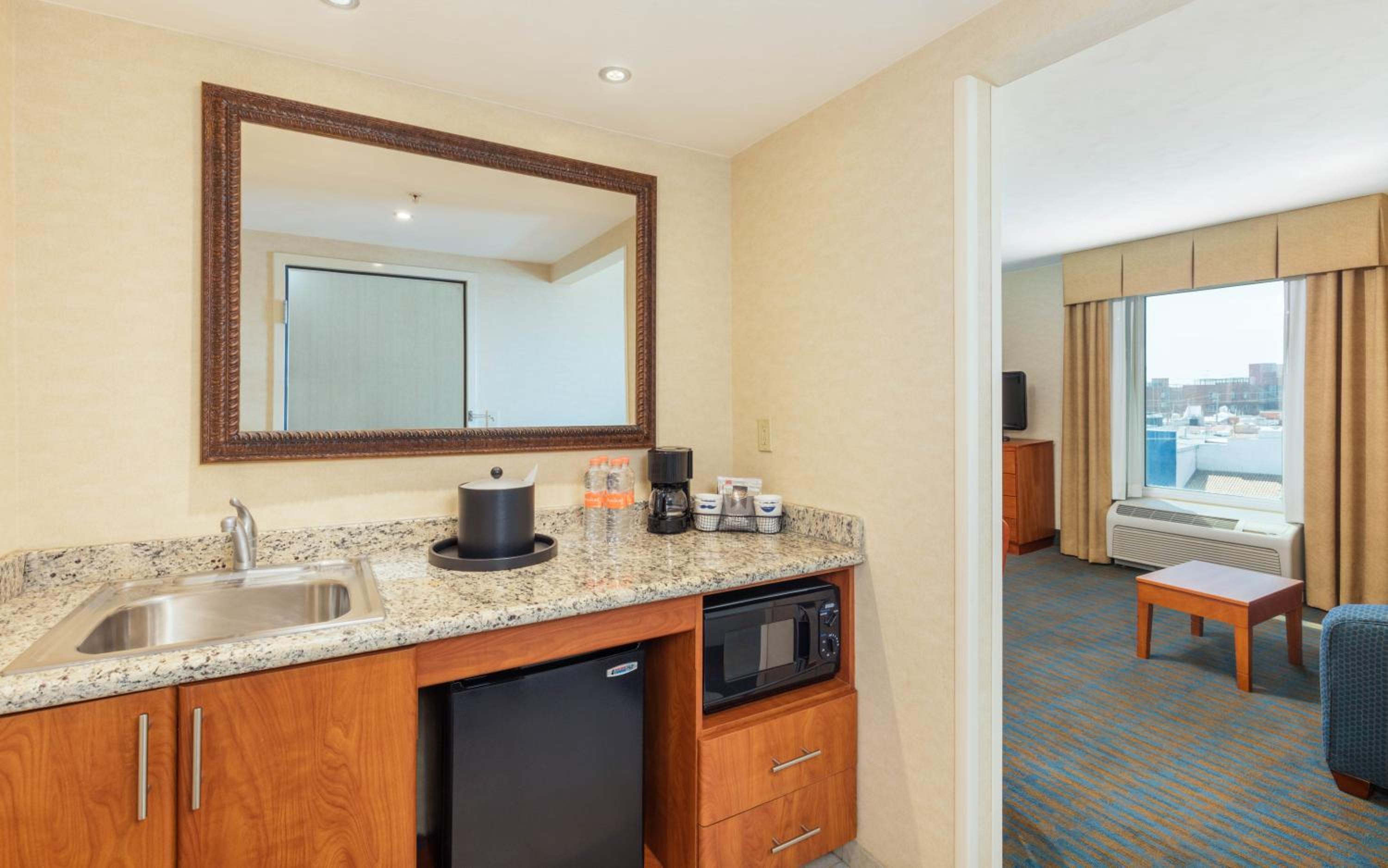 King Studio Suite - Non-Smoking - Photo 1