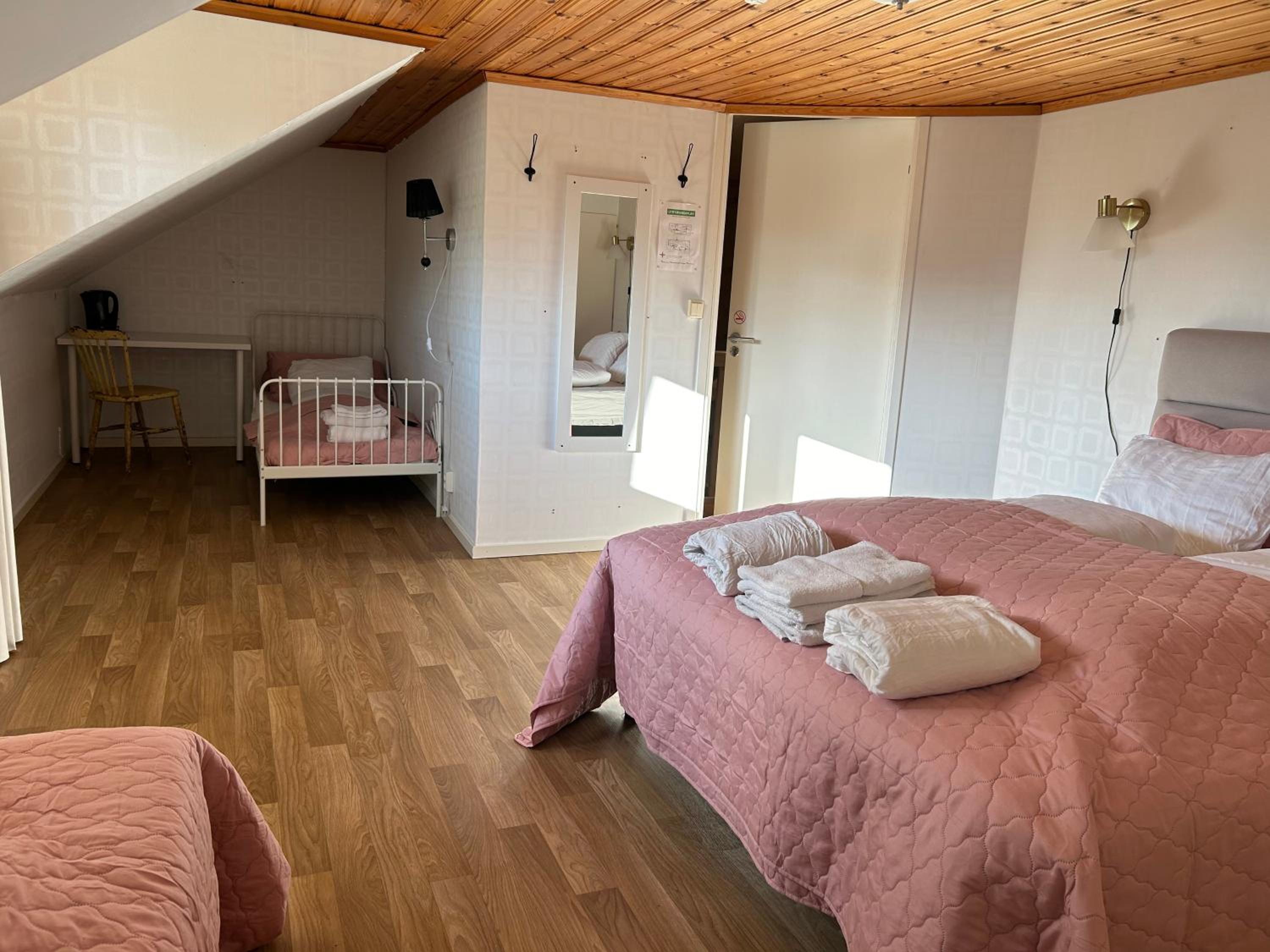 Standard Queen Room - Photo 2