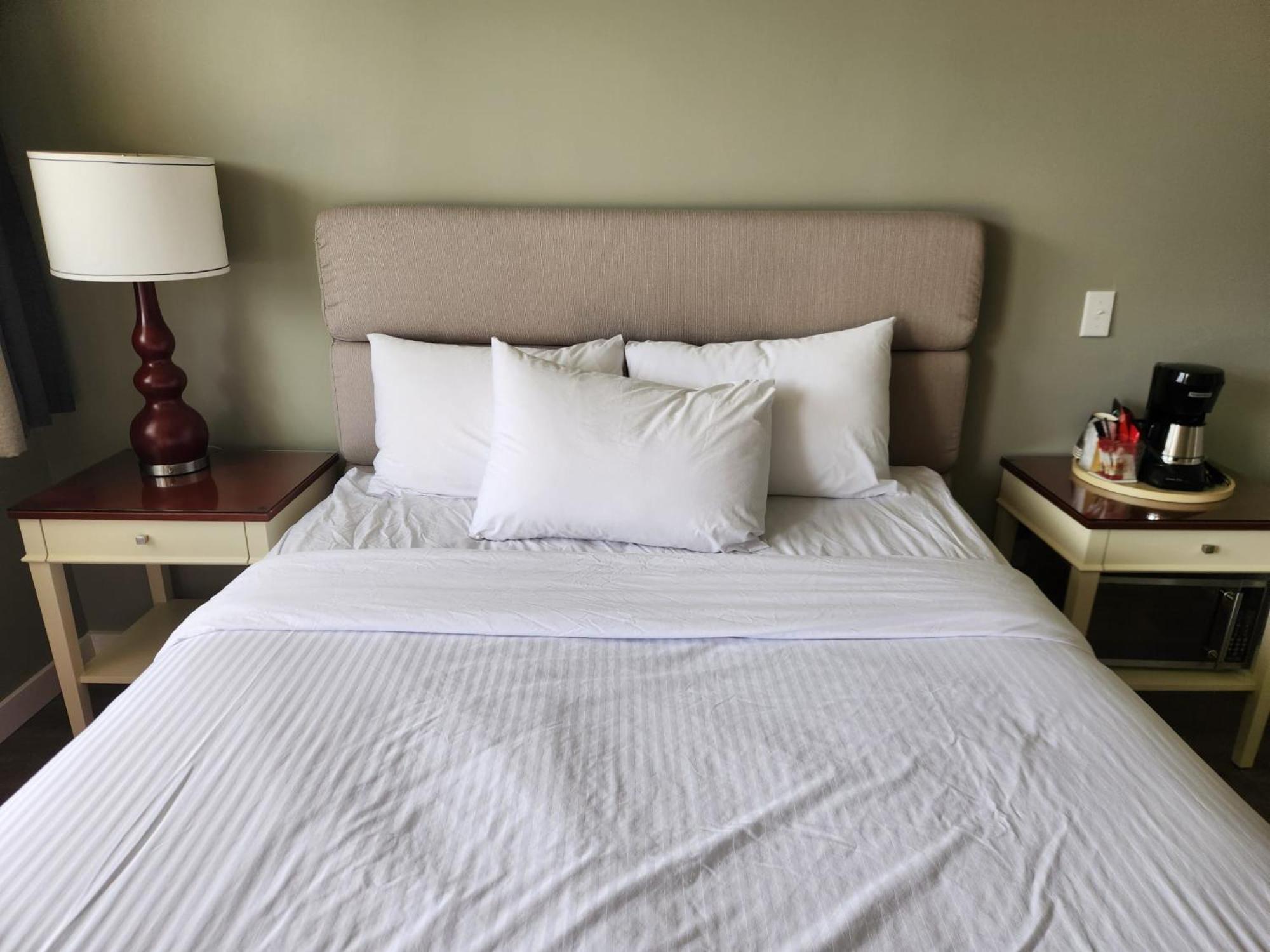 Standard Queen Room photo 2