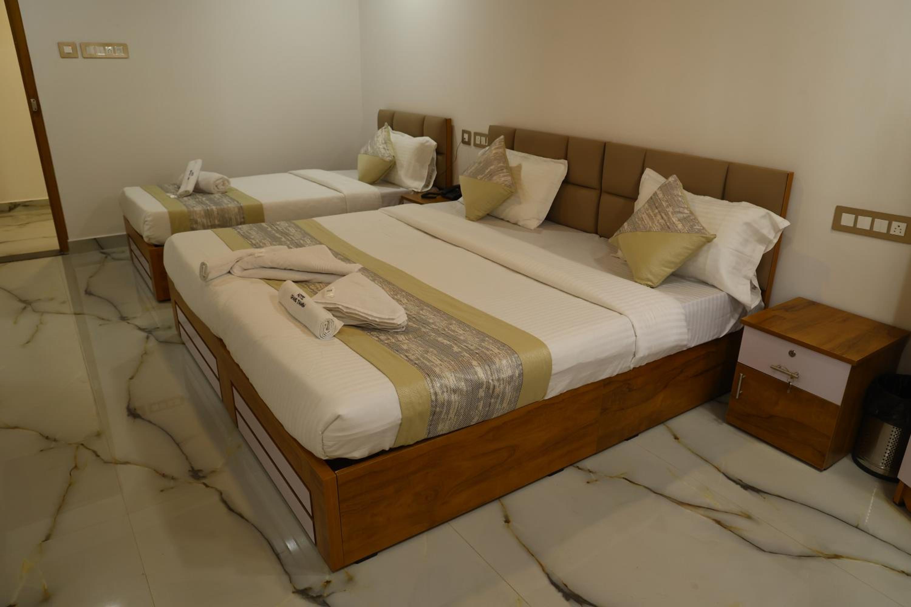 Deluxe Triple Room - Photo 7