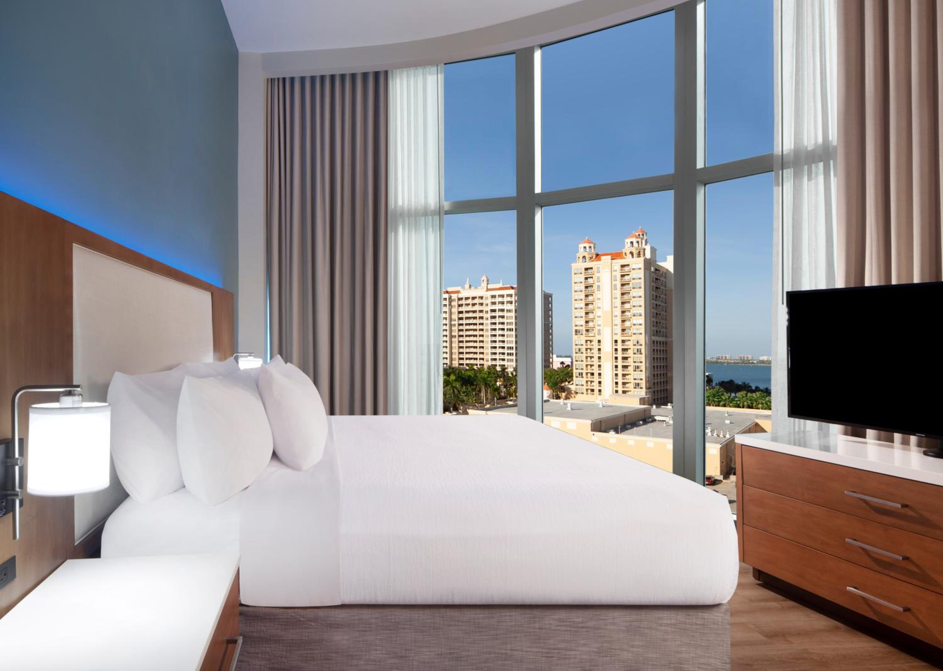 Two Room Corner Suite with Bay View - Hearing Accessible