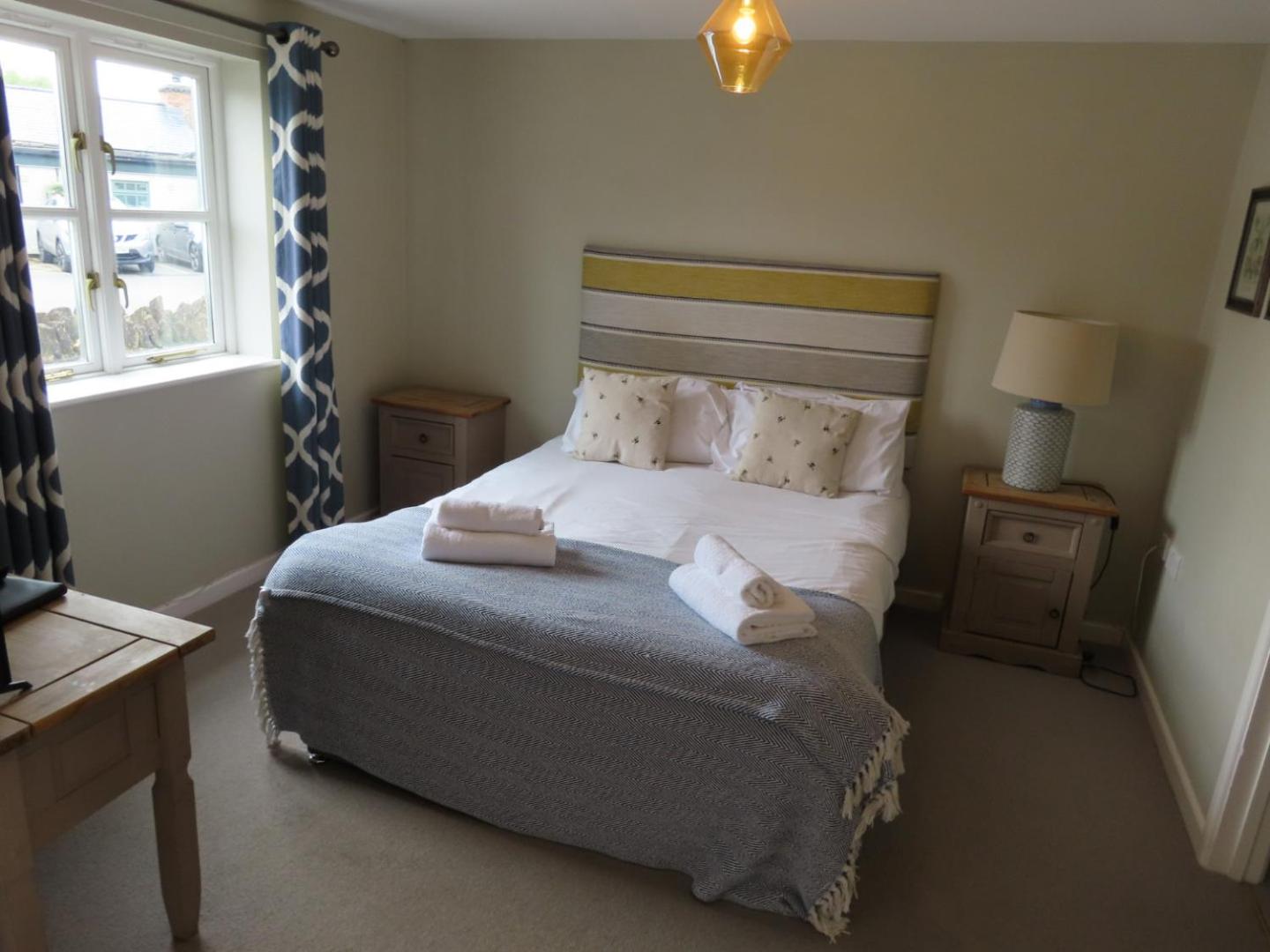 Family Room with Private Bathroom - Photo 2