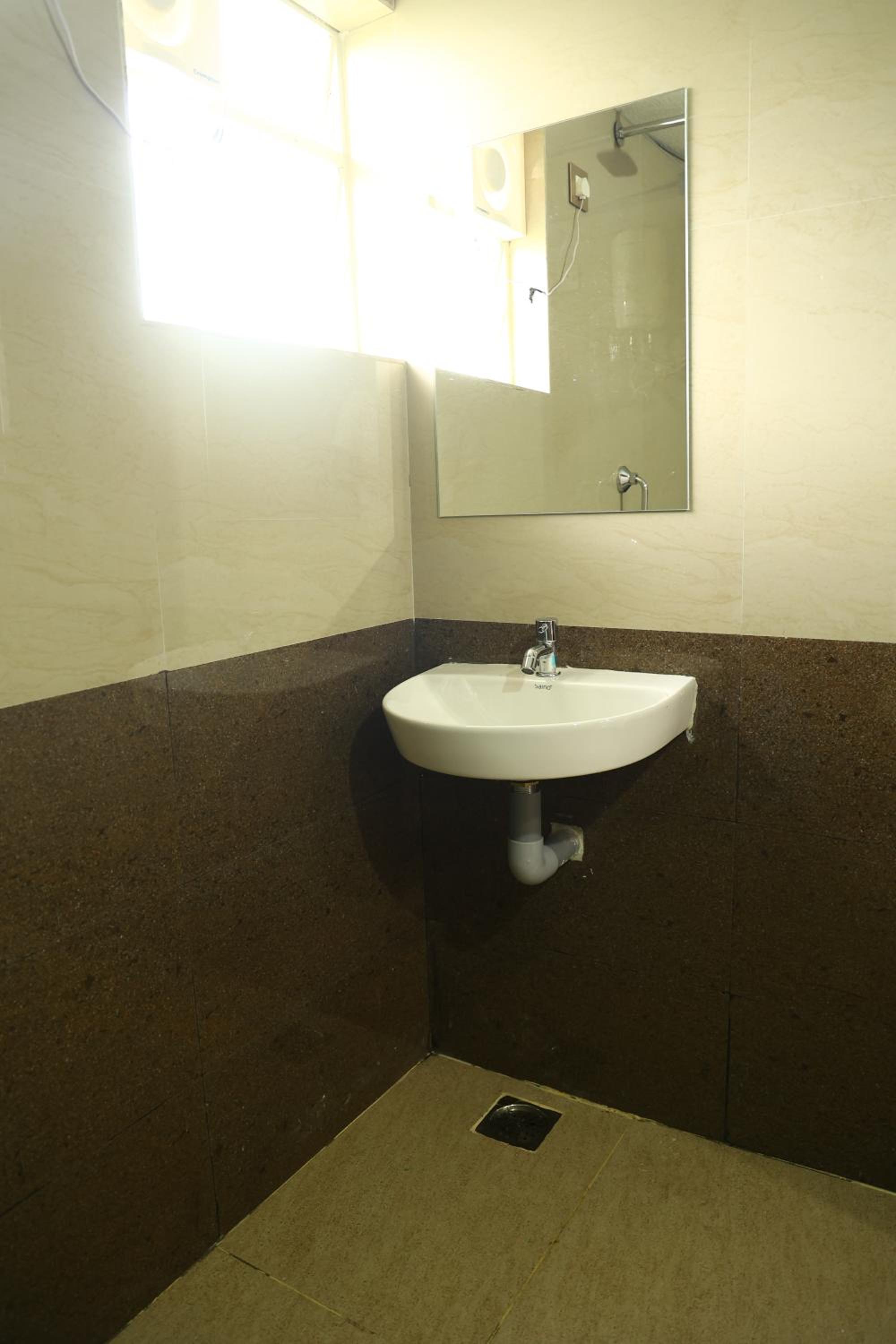 Deluxe Double Room - Photo 8