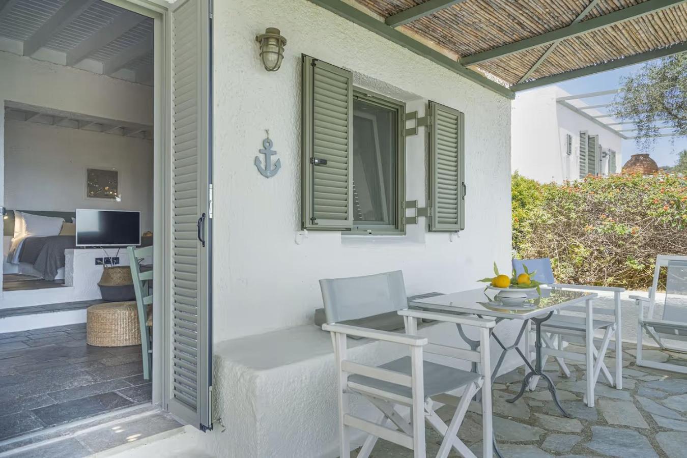 One Bedroom Bungalow with Partial Sea View photo 2